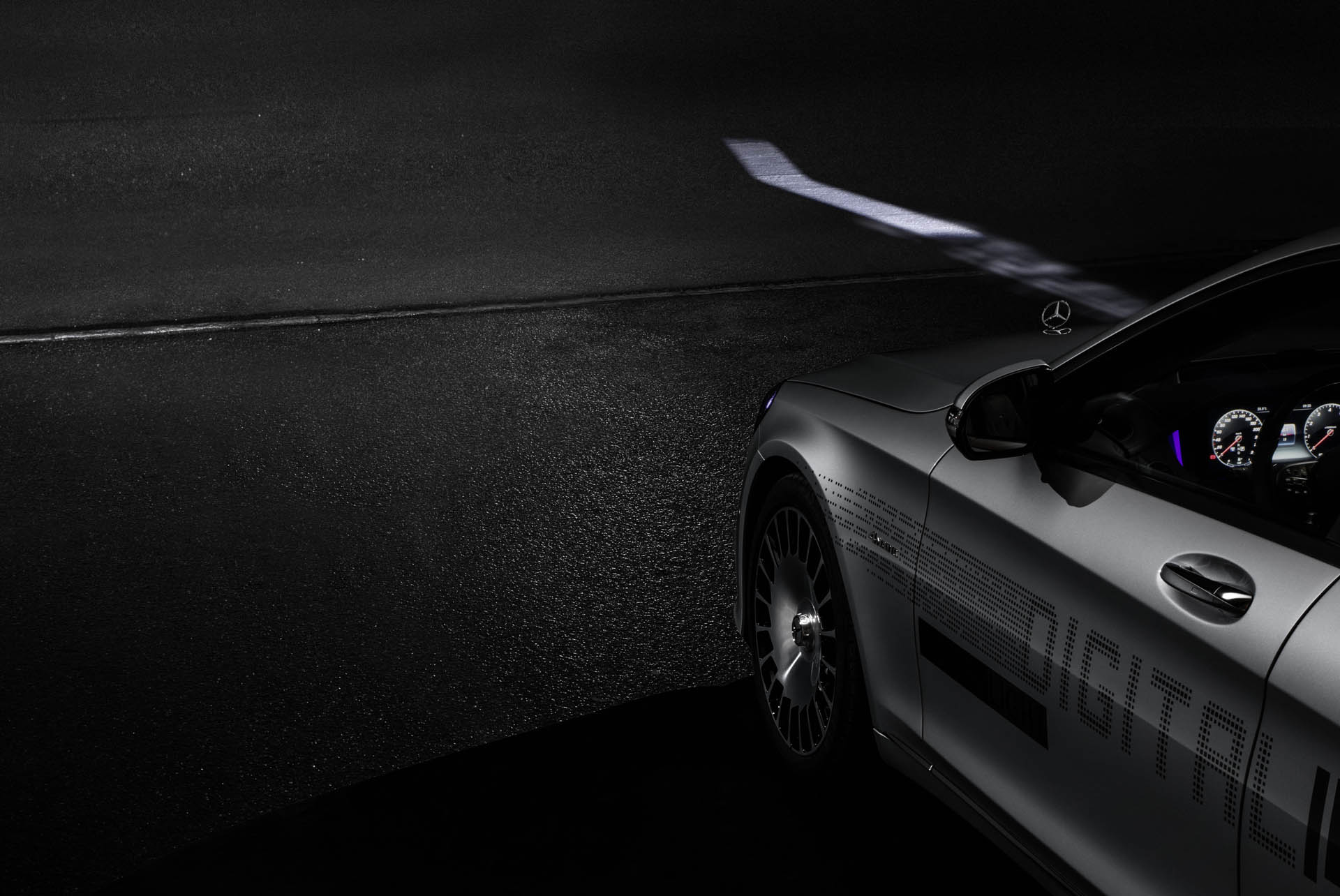 Weltpremiere in der Mercedes-Maybach S-Klasse: DIGITAL LIGHT: Das Licht der Zukunft kommt auf die Straße Maybach S-Class Packs Over A Million Pixels Into Its New Digital Headlights