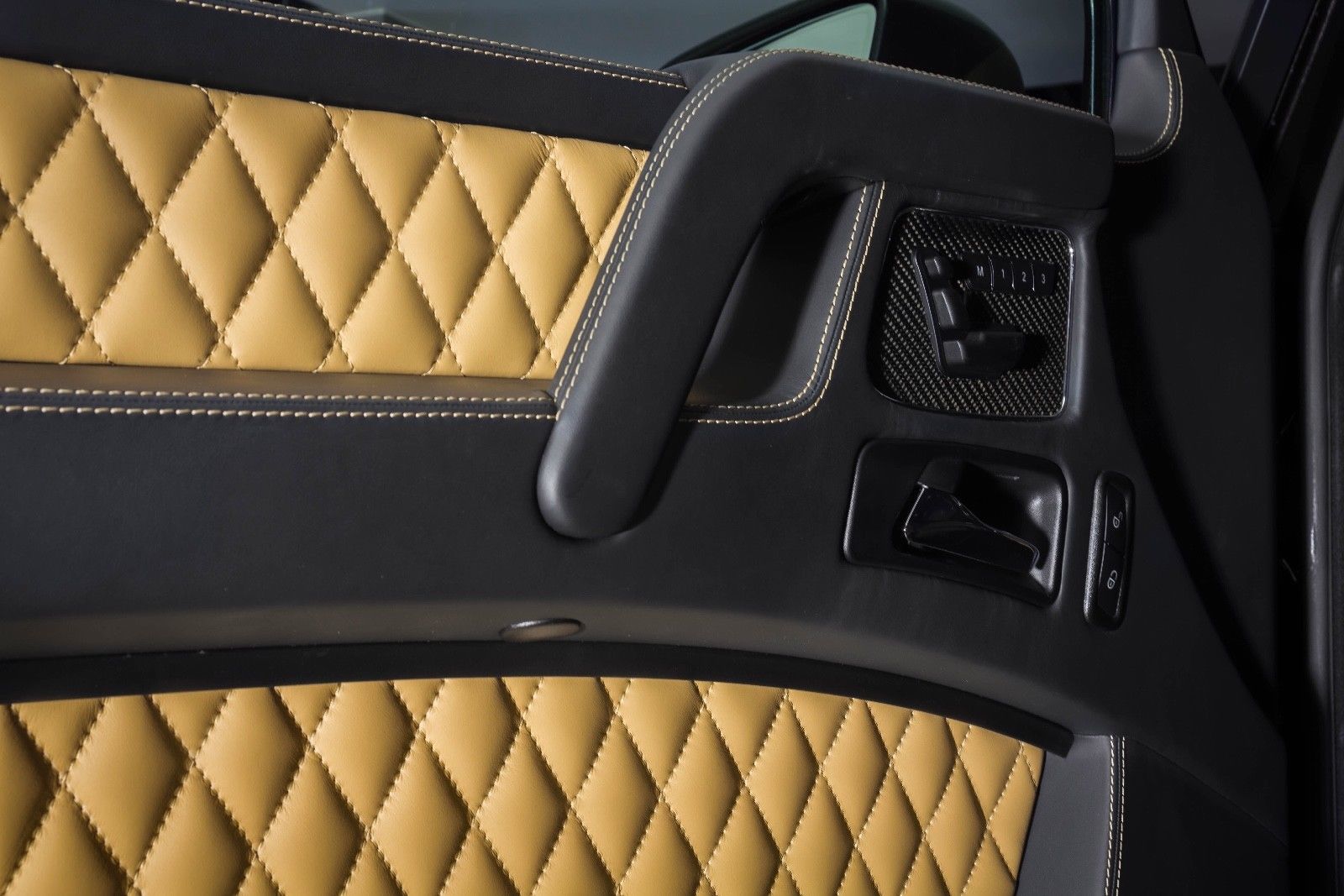 mercedes-maybach-g650-landaulet-12 Holy Cash Cow! Mercedes-Maybach G650 Landaulet Will Cost You $1.8 Million