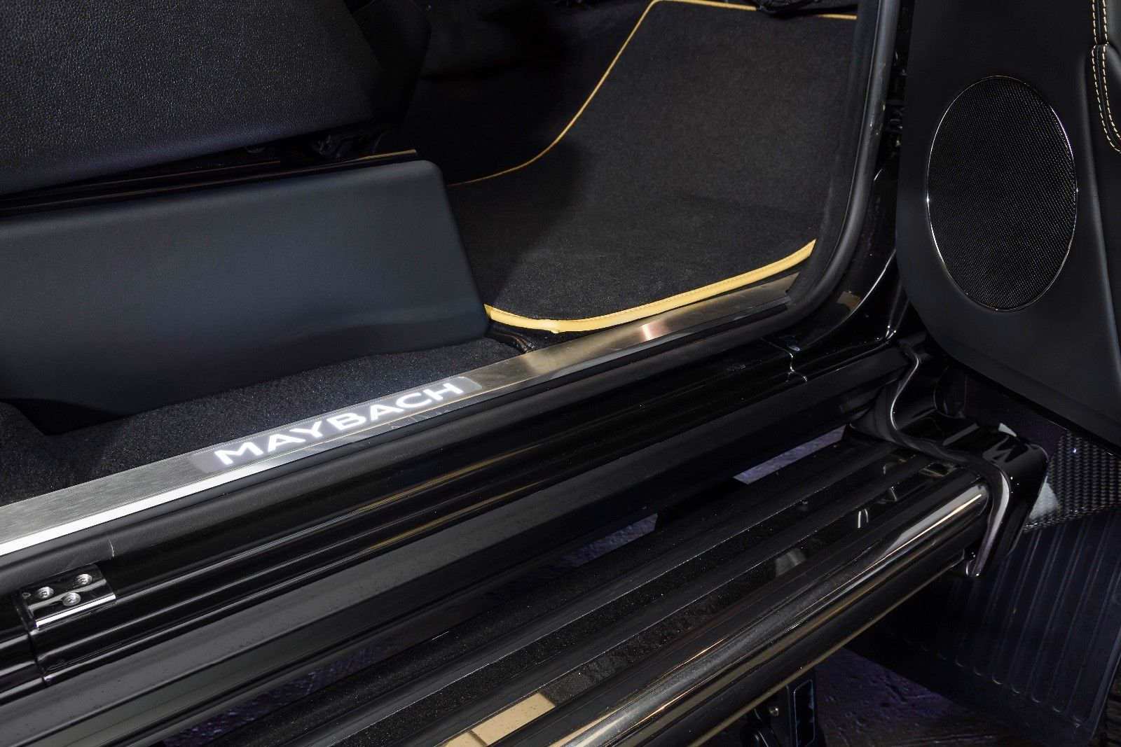 mercedes-maybach-g650-landaulet-13 Holy Cash Cow! Mercedes-Maybach G650 Landaulet Will Cost You $1.8 Million