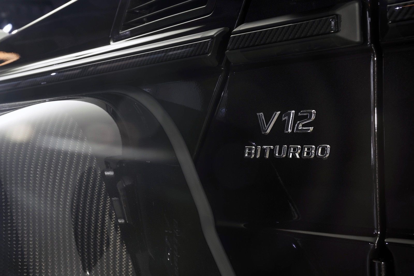 mercedes-maybach-g650-landaulet-15 Holy Cash Cow! Mercedes-Maybach G650 Landaulet Will Cost You $1.8 Million