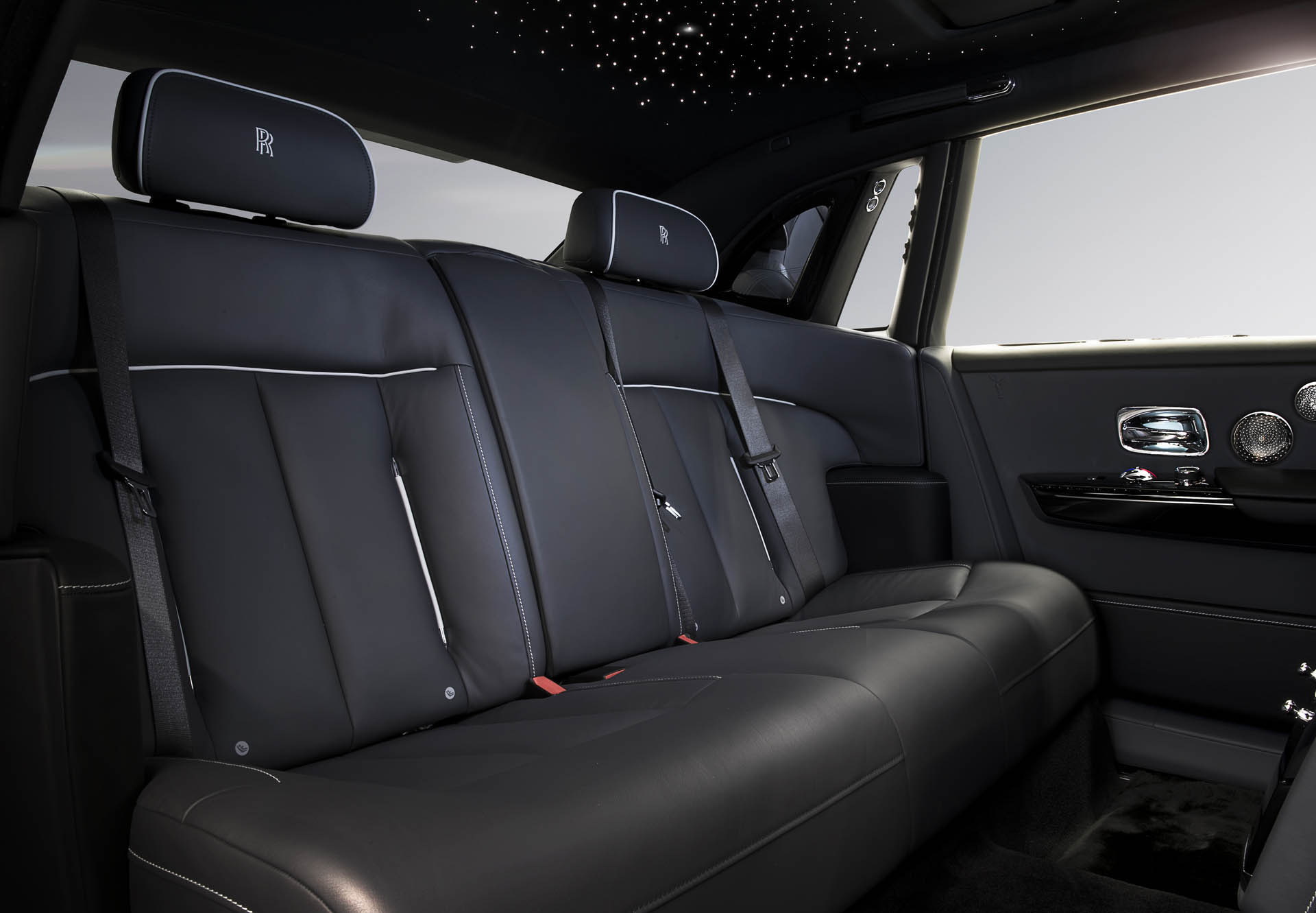 rolls-royce-geneva2018-10 Rolls-Royce Dawn Showcased With New Cowling Alongside Bespoke Phantoms In Geneva