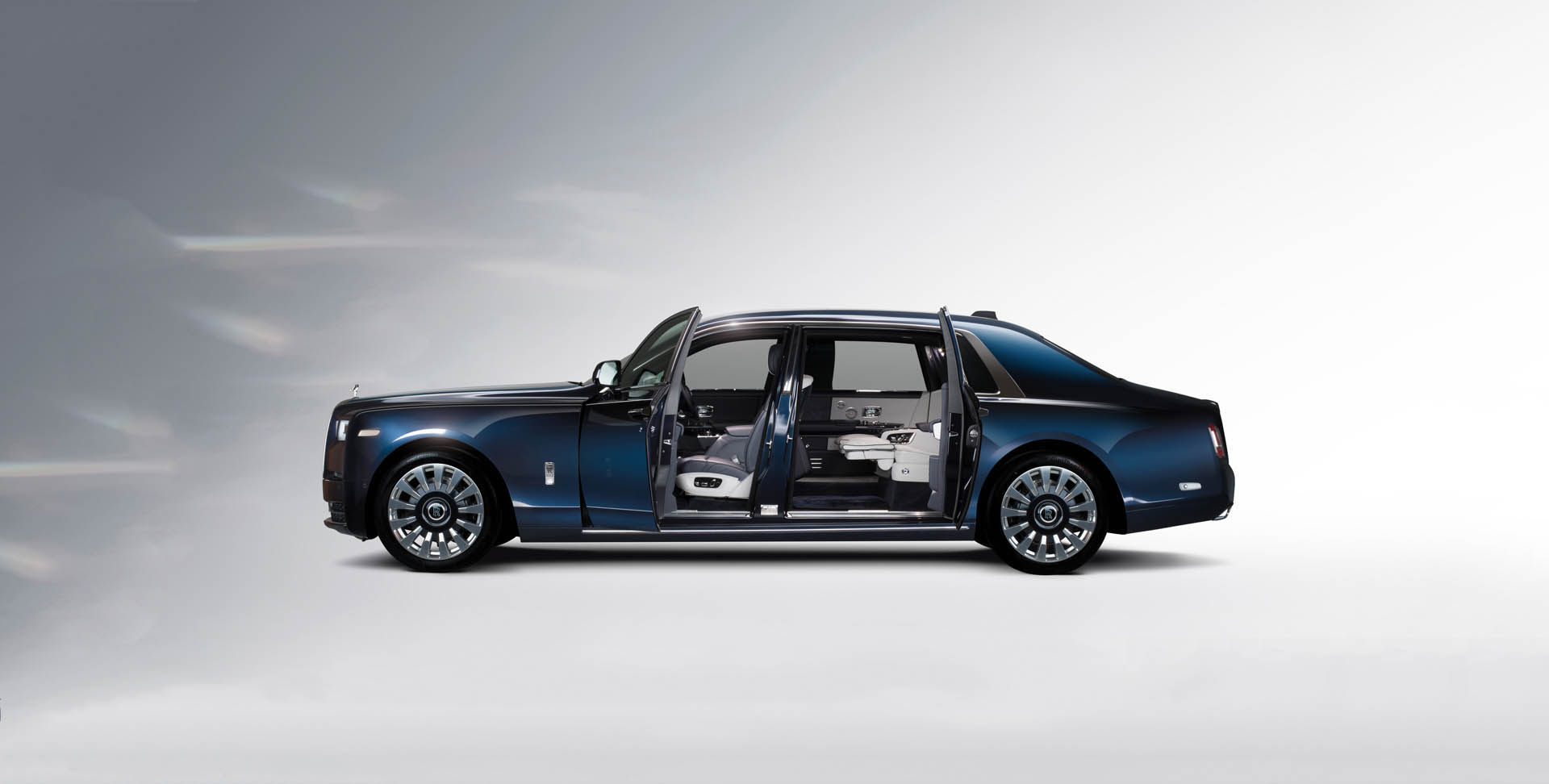 rolls-royce-geneva2018-14 Rolls-Royce Dawn Showcased With New Cowling Alongside Bespoke Phantoms In Geneva