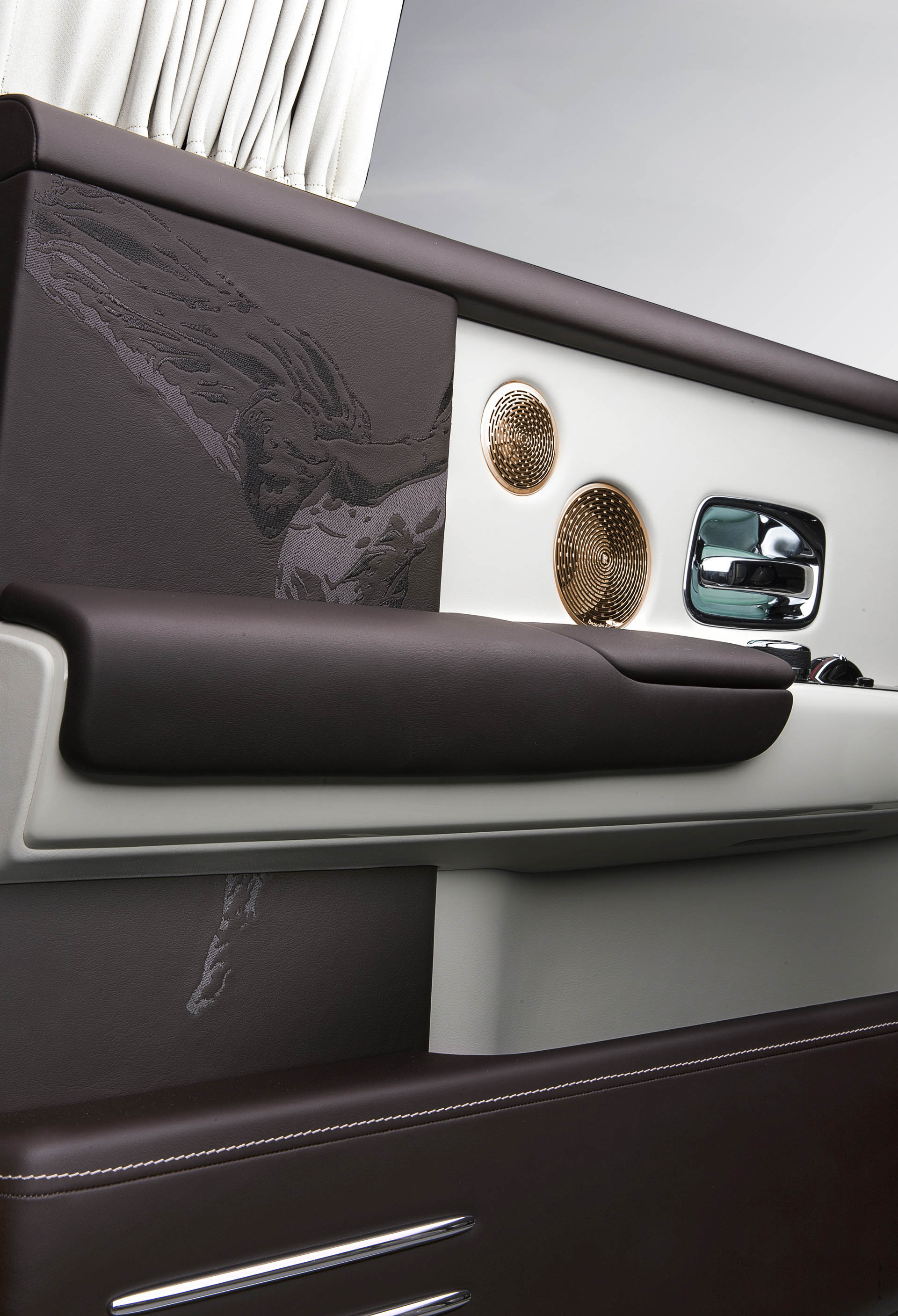 rolls-royce-geneva2018-17 Rolls-Royce Dawn Showcased With New Cowling Alongside Bespoke Phantoms In Geneva