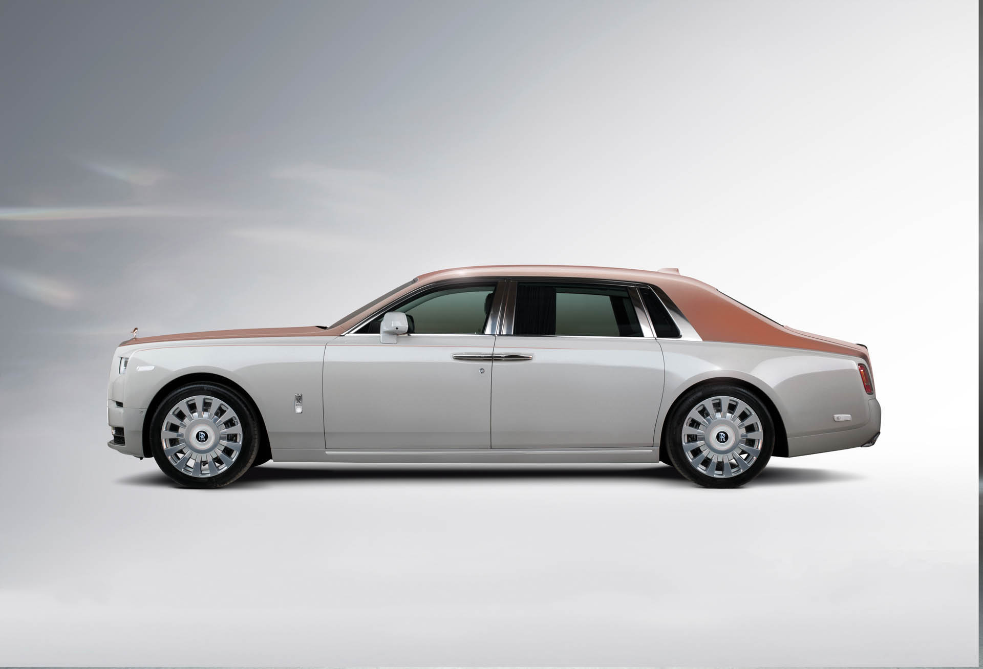 rolls-royce-geneva2018-22 Rolls-Royce Dawn Showcased With New Cowling Alongside Bespoke Phantoms In Geneva