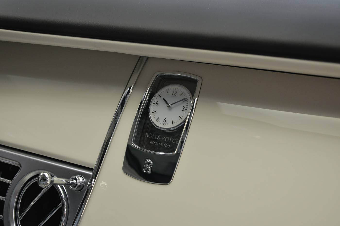 rolls-royce-ghost-ewb-islamic-art-04 Bespoke Rolls-Royce Ghost For Sale At Abu Dhabi Is Inspired By Islamic Art