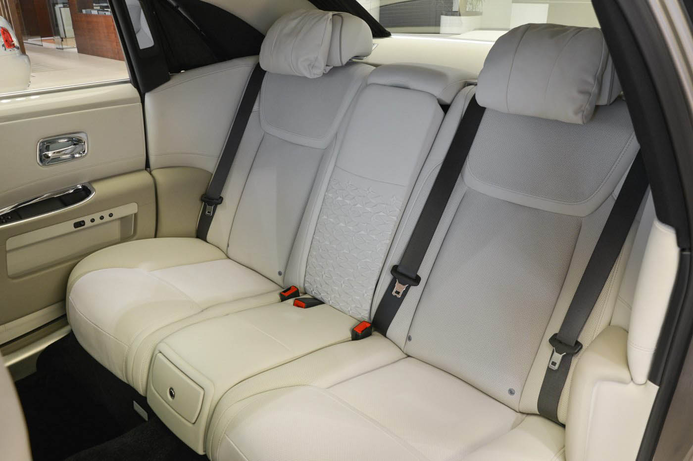 rolls-royce-ghost-ewb-islamic-art-07 Bespoke Rolls-Royce Ghost For Sale At Abu Dhabi Is Inspired By Islamic Art