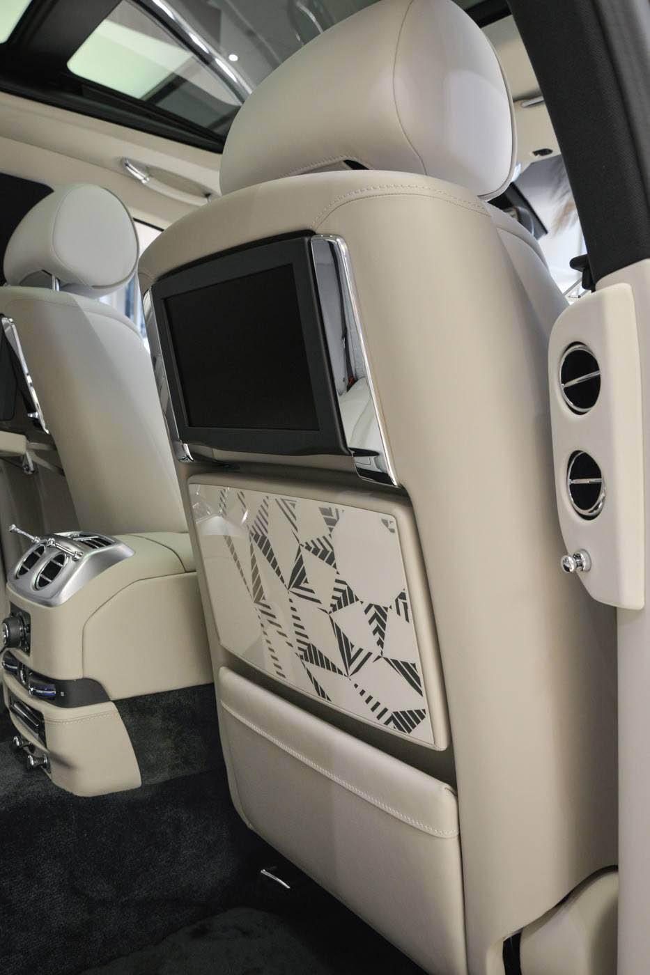 rolls-royce-ghost-ewb-islamic-art-14 Bespoke Rolls-Royce Ghost For Sale At Abu Dhabi Is Inspired By Islamic Art