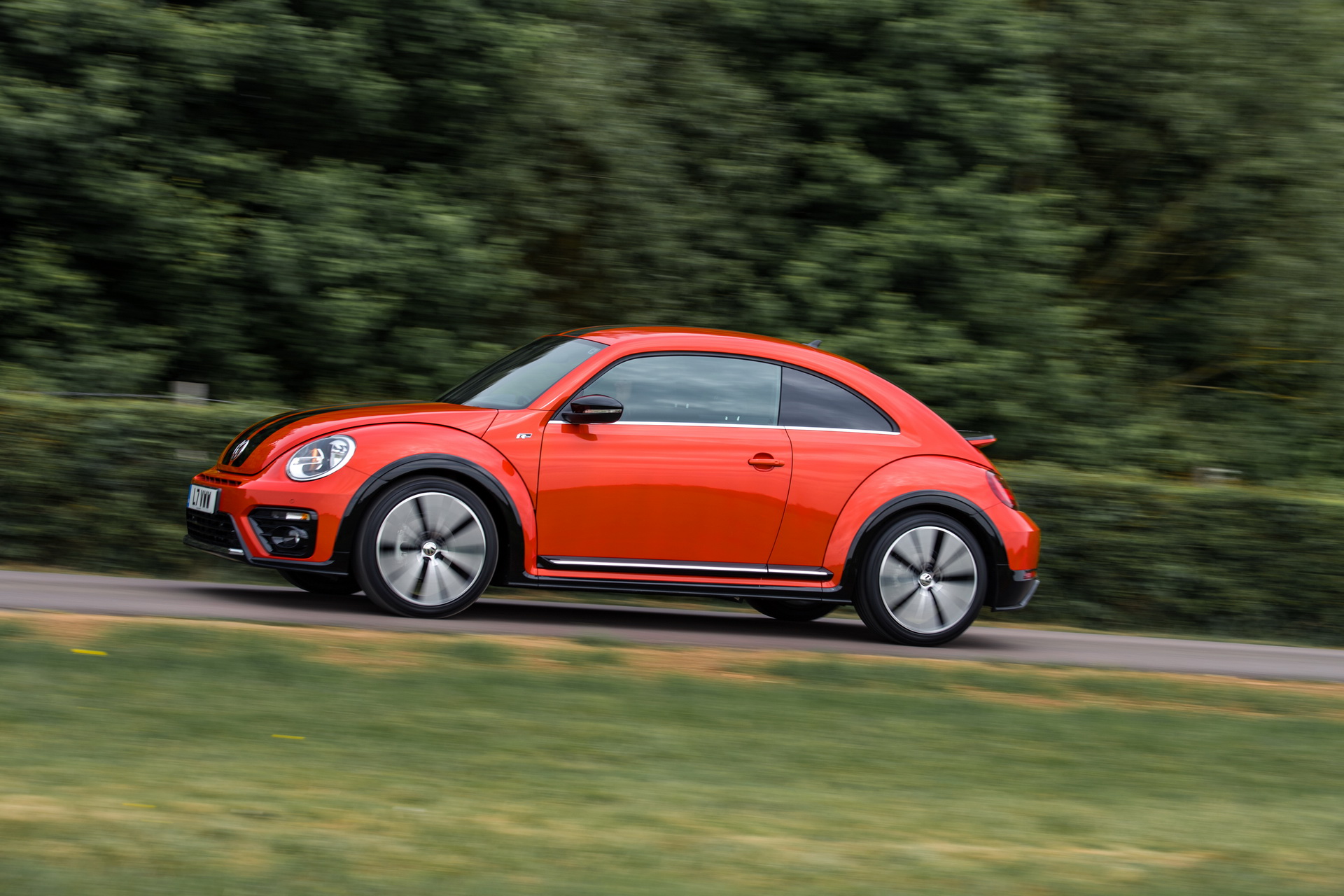 volkswagen-beetle-r-line-2 Volkswagen Beetle Won’t Live Past Its Current Generation
