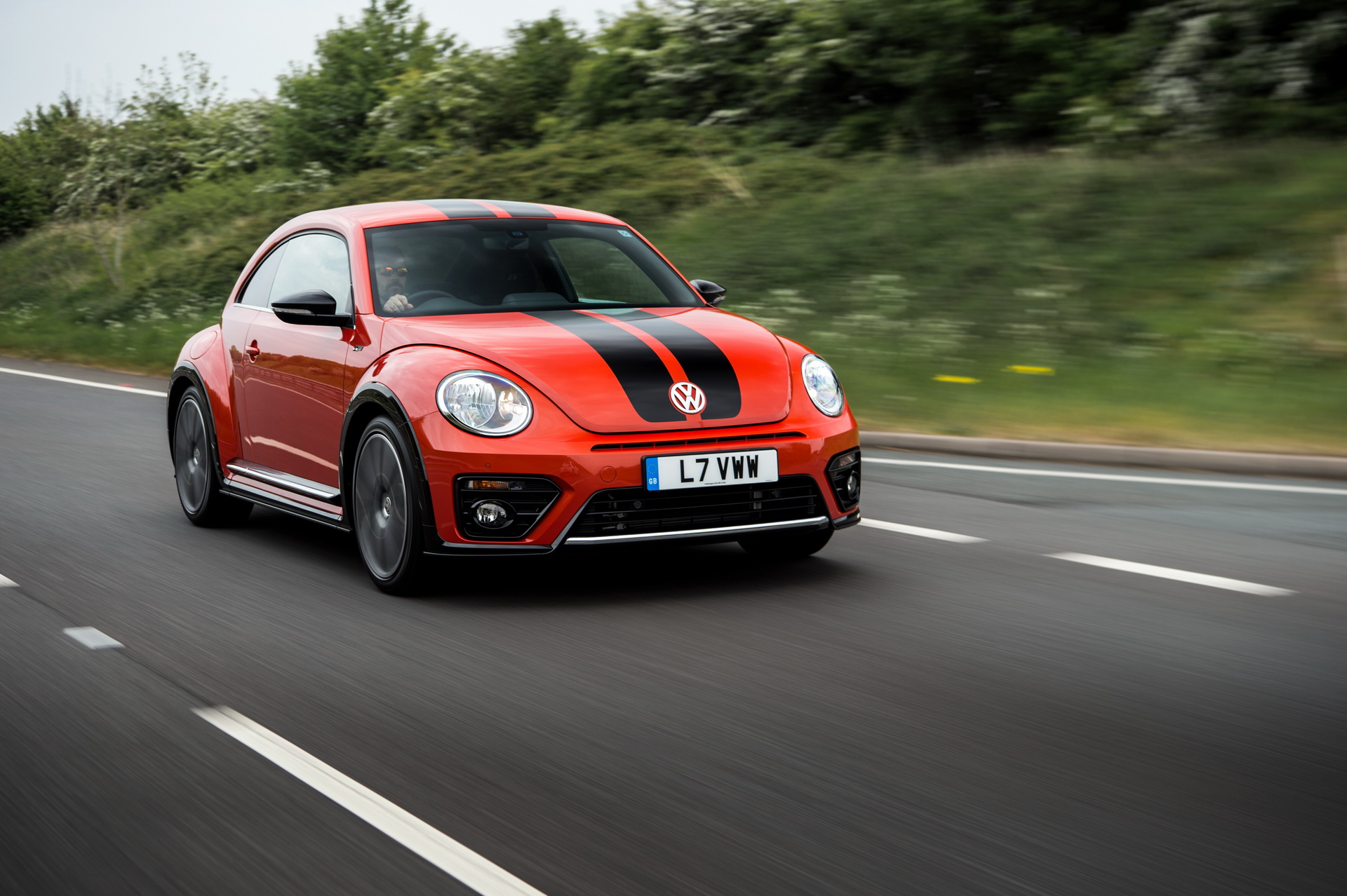 volkswagen-beetle-r-line-4 Volkswagen Beetle Won’t Live Past Its Current Generation