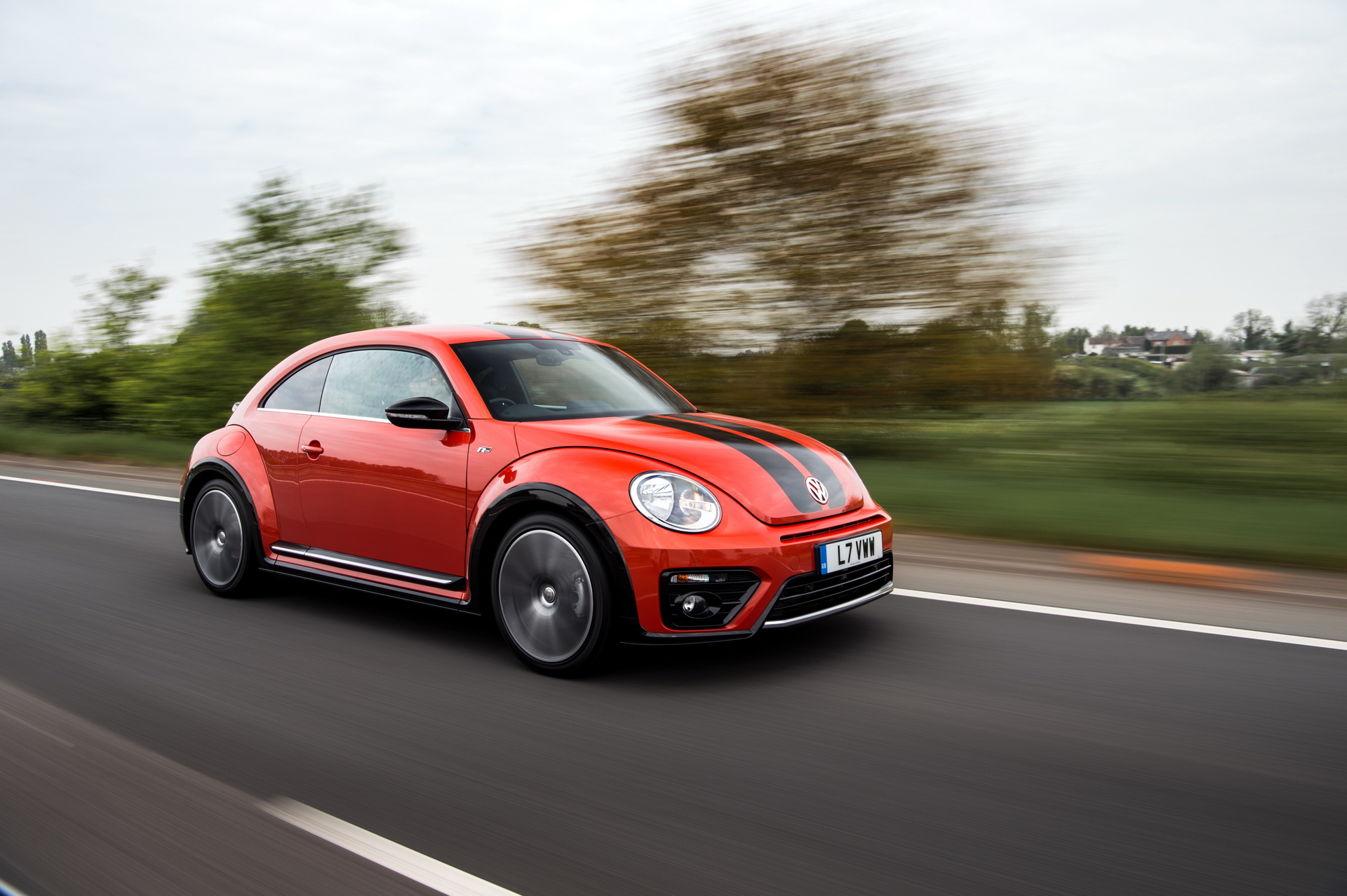 volkswagen-beetle-r-line-8 Volkswagen Beetle Won’t Live Past Its Current Generation