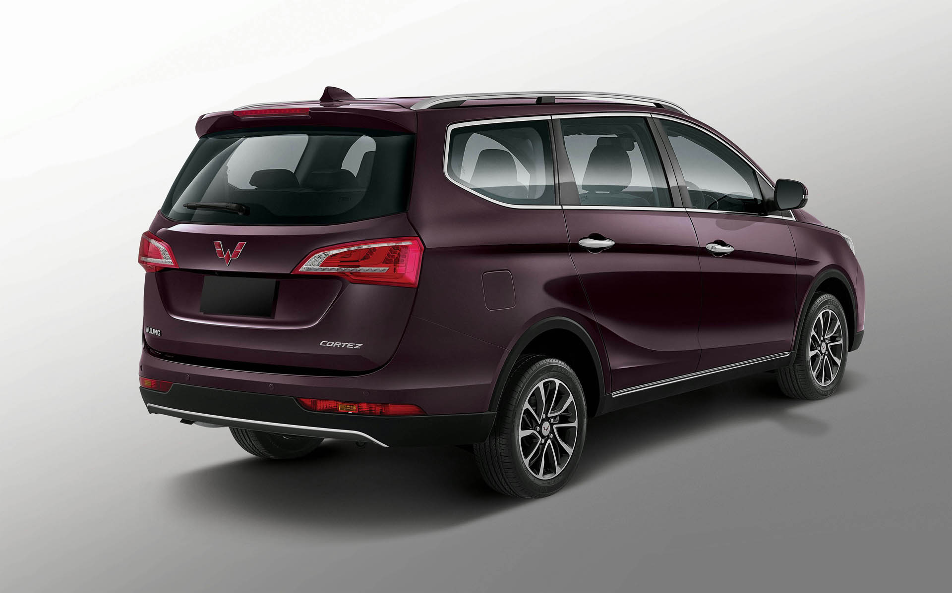 wuling-cortez-2092128216 Wuling Cortez Shows That GM Still Sells Minivans (In Indonesia)