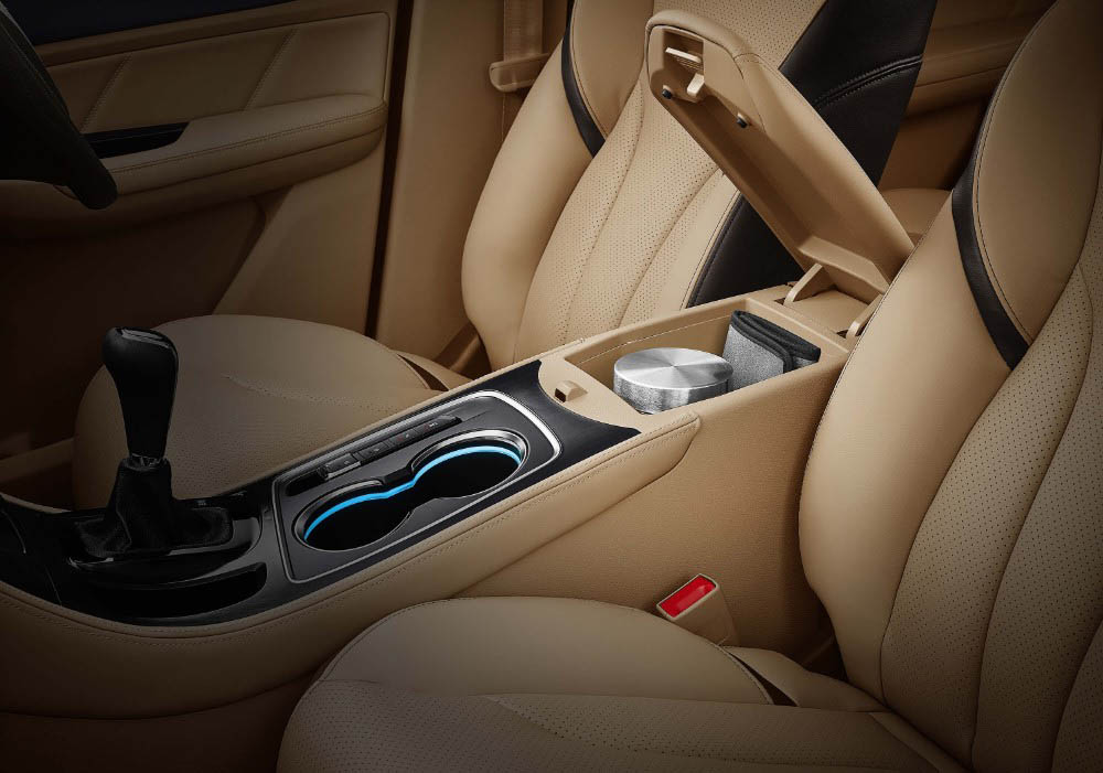 wuling-cortez-armrest box Wuling Cortez Shows That GM Still Sells Minivans (In Indonesia)