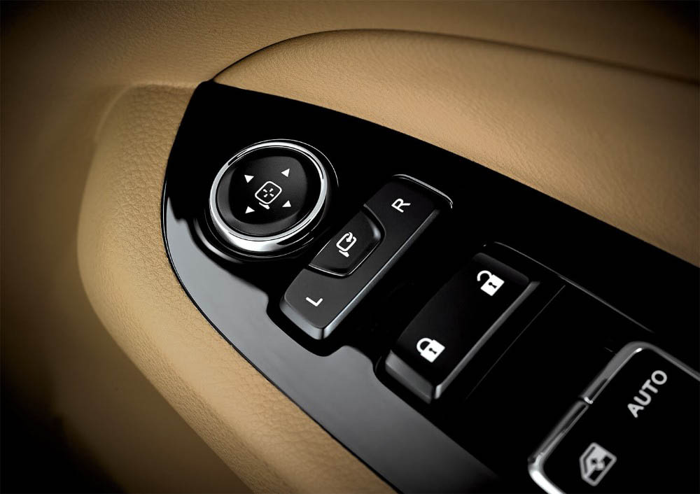 wuling-cortez-electrical outer mirror control switch Wuling Cortez Shows That GM Still Sells Minivans (In Indonesia)