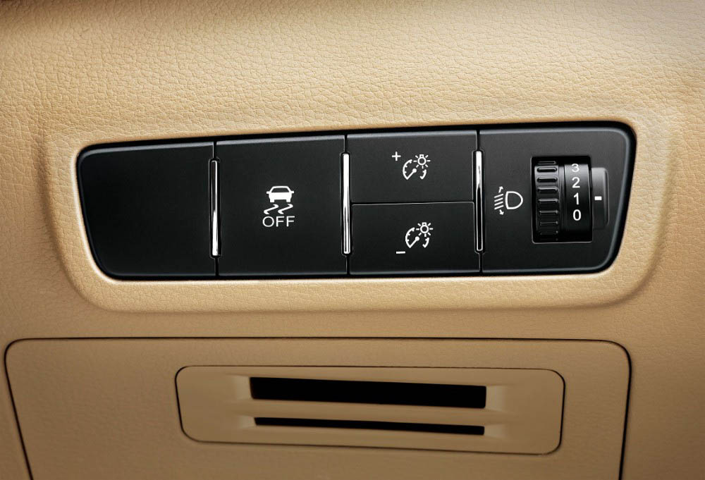 wuling-cortez-head lamp adjustment Wuling Cortez Shows That GM Still Sells Minivans (In Indonesia)