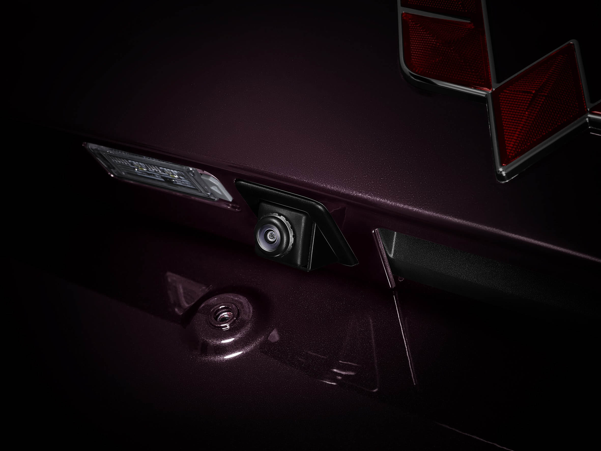 wuling-cortez-rear camera-min Wuling Cortez Shows That GM Still Sells Minivans (In Indonesia)