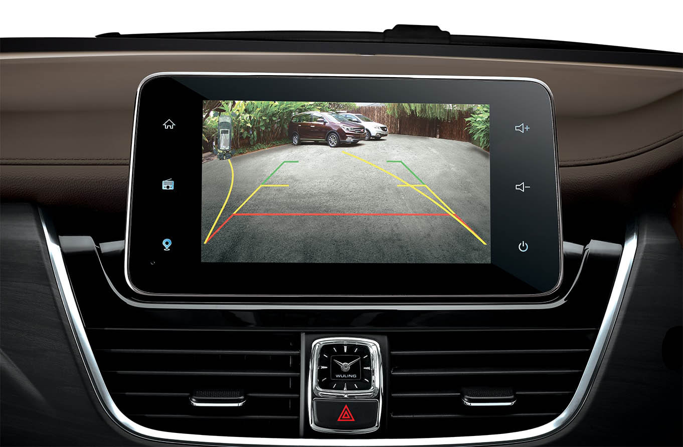 wuling-cortez-rear parking monitor-min Wuling Cortez Shows That GM Still Sells Minivans (In Indonesia)