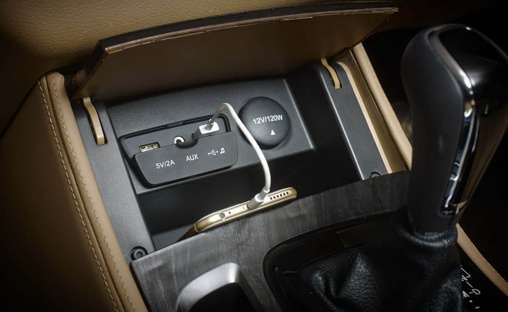 wuling-cortez-usb charger (1st row) Wuling Cortez Shows That GM Still Sells Minivans (In Indonesia)