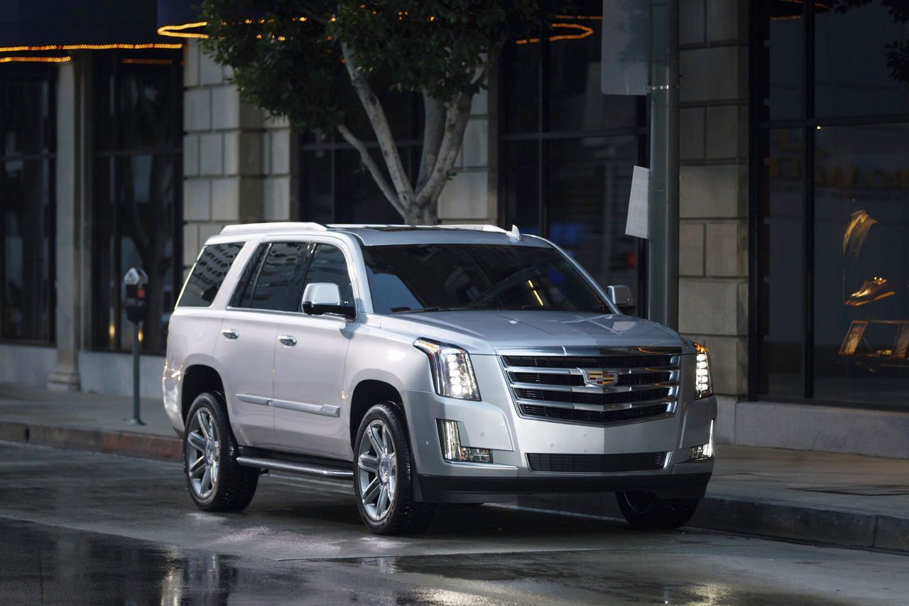 18_CADILLAC_ESCALADE_1 Replace Your 2016 Cadillac Escalade With A New One (Instead Of A Lincoln Navigator) And Save $10k