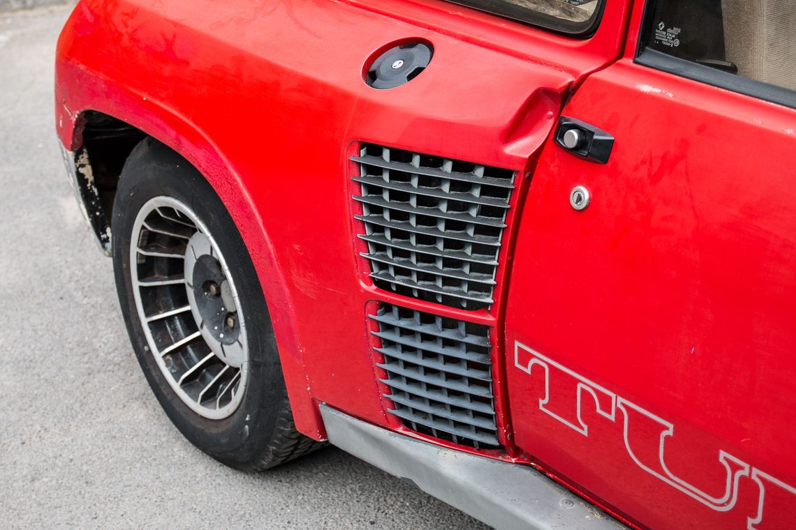 1985-renault-5-rs-turbo-2-7 C’est Magnifique: 1985 Renault 5 RS Turbo 2 Is Bilingual