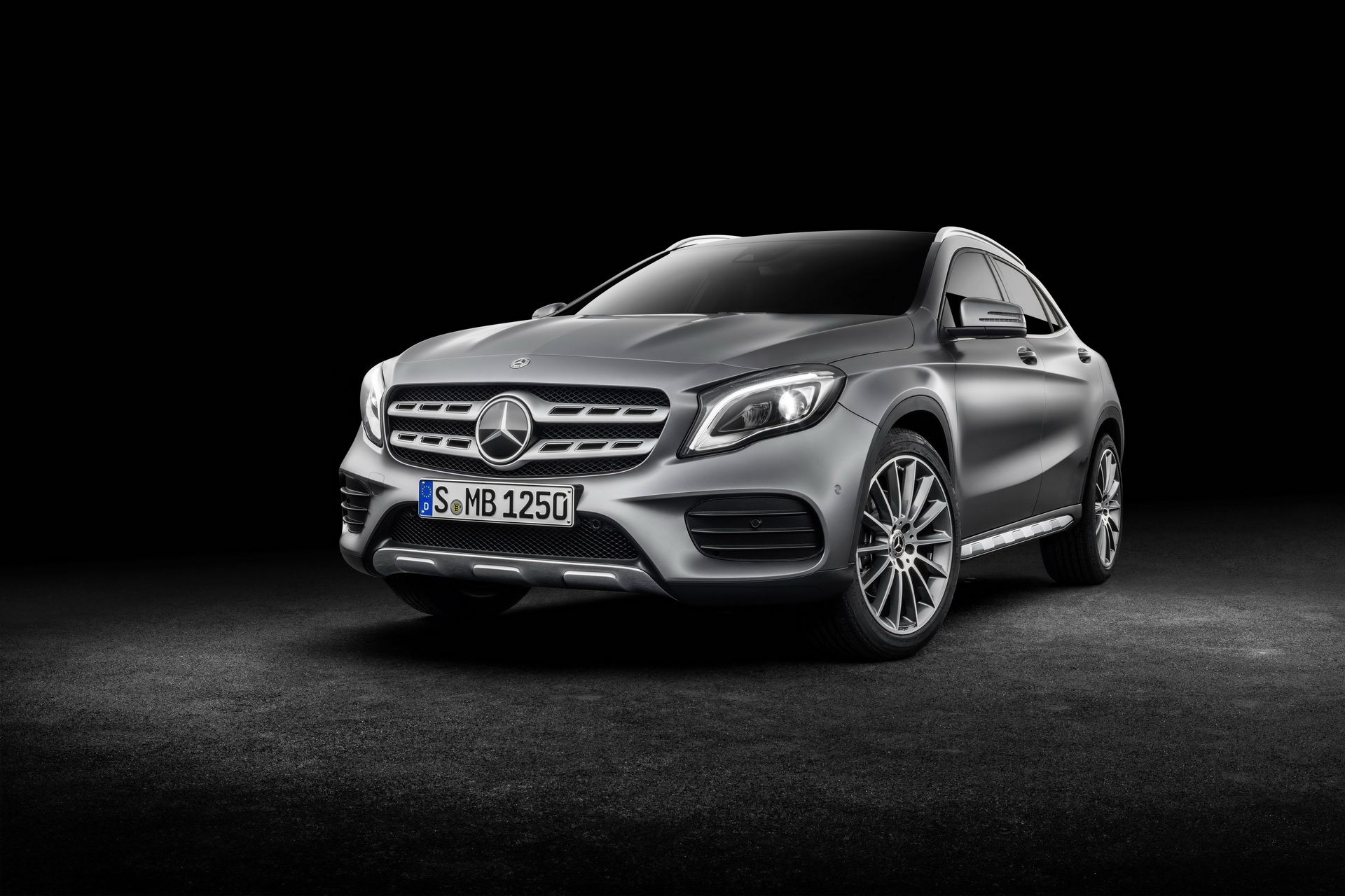 2017-mercedes-benz-gla-4 New Mercedes-Benz GLA Might Get An X2-Rivalling Coupe Version