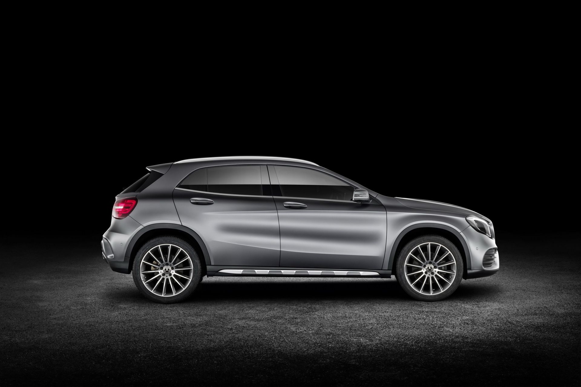 2017-mercedes-benz-gla-5 New Mercedes-Benz GLA Might Get An X2-Rivalling Coupe Version