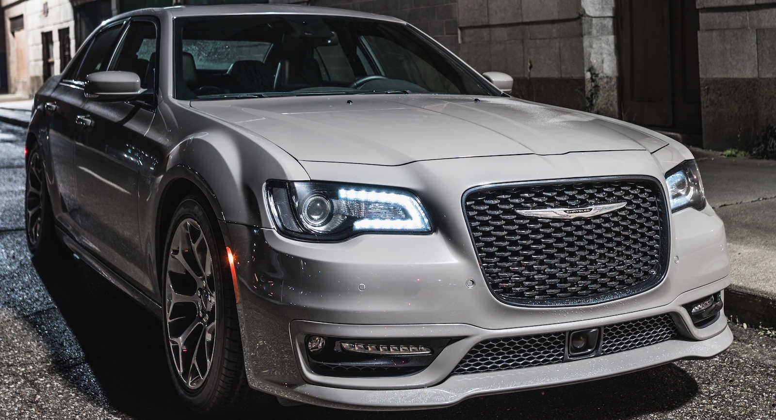 2018 Chrysler 300S The Hellcat Engine Would Take The Chrysler 300 From Lukewarm To Piping Hot