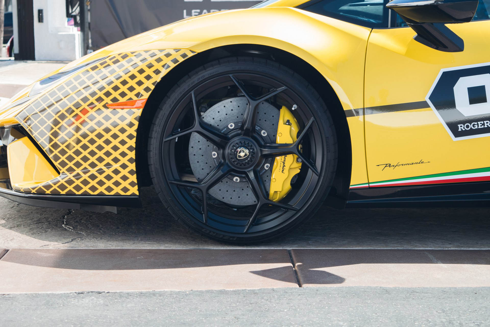 2018-Lamborghini-Huracan-Performante-13 Lamborghini Huracan Performante Has Already Hit The ‘Used’ Car Market