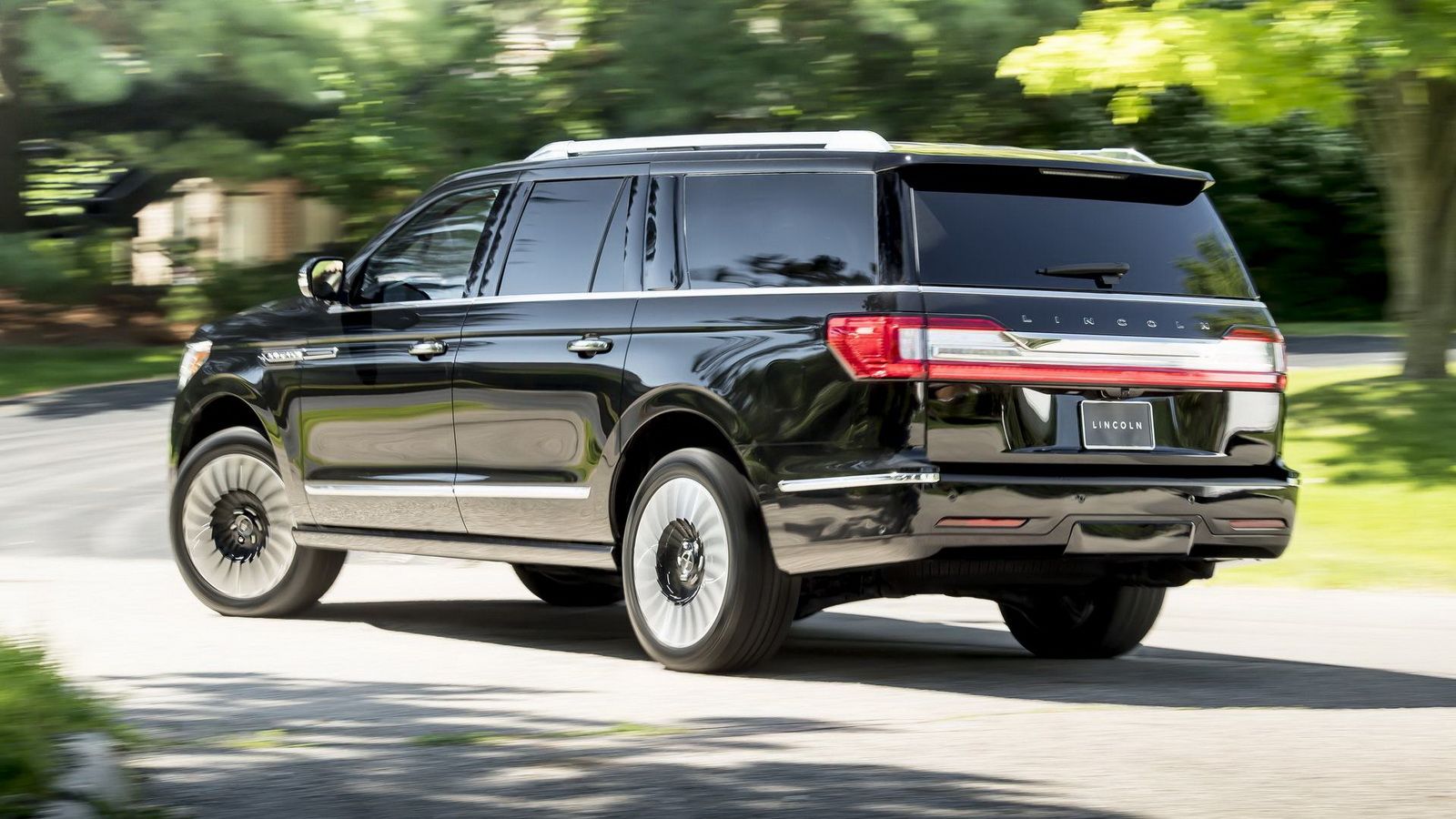 2018-lincoln-navigator-11 Replace Your 2016 Cadillac Escalade With A New One (Instead Of A Lincoln Navigator) And Save $10k