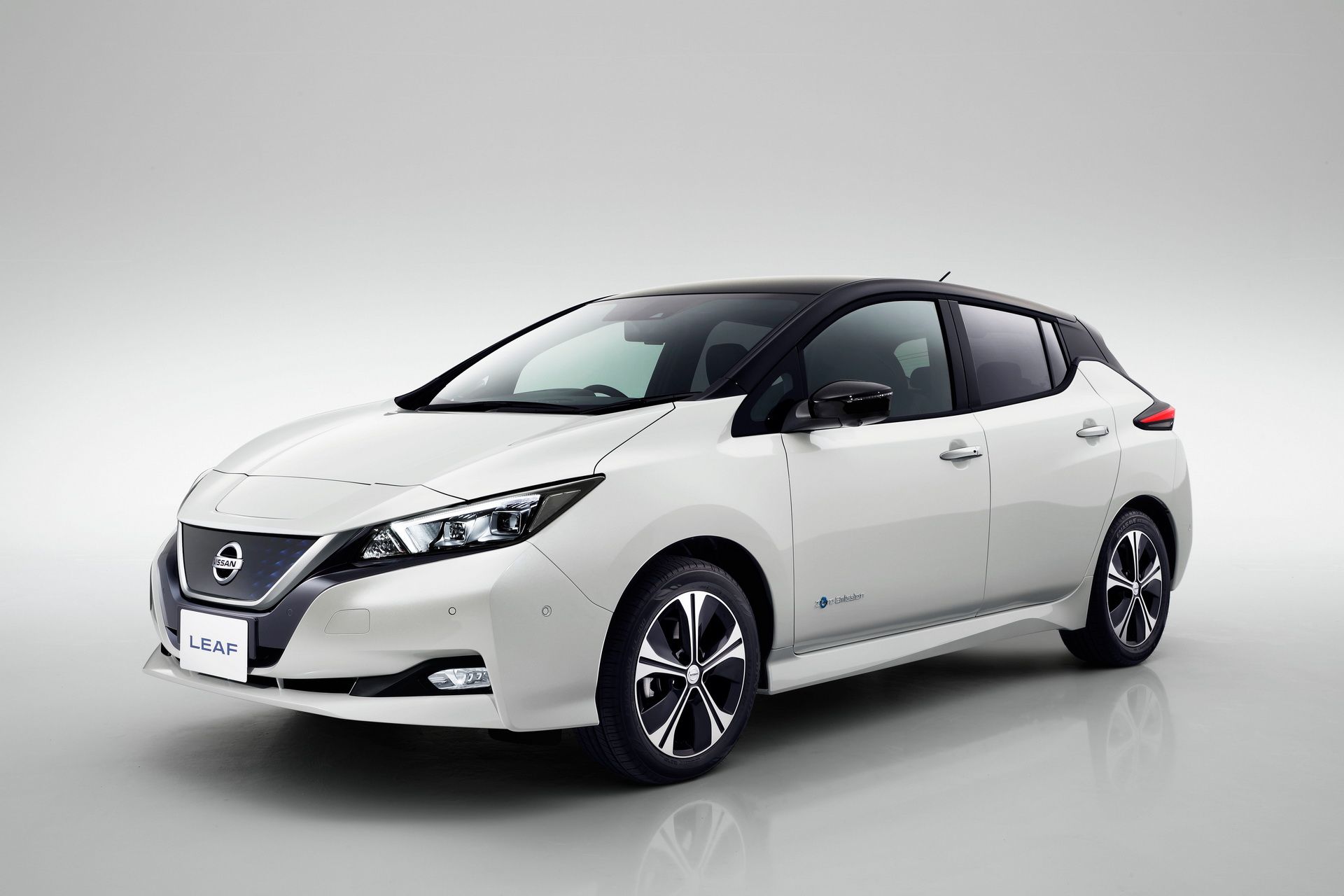2018-nissan-leaf-1 Mysterious Nissan Electric Model Heading To Beijing Auto Show
