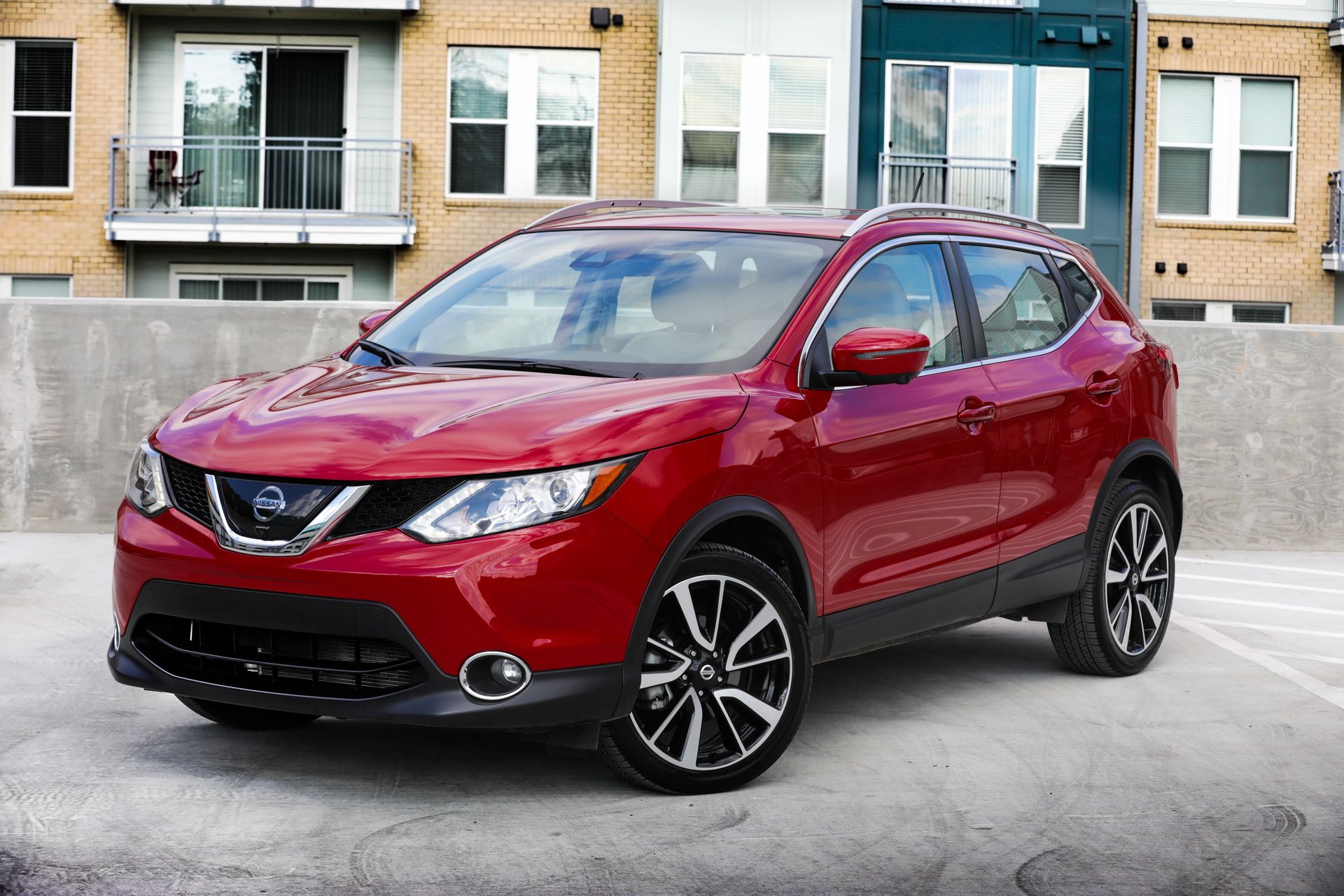 2018-nissan-rogue-sport-4 Base Nissan Rogue Sport Adds More Tech, Gets $470 Price Bump