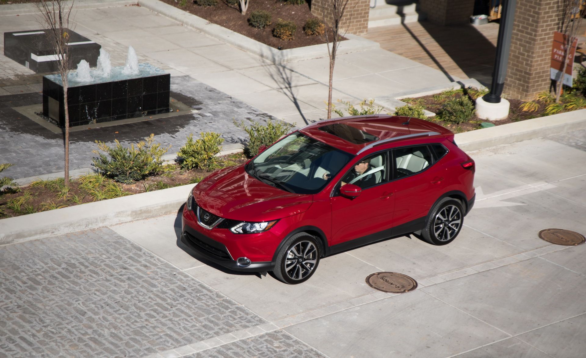2018-nissan-rogue-sport-6 Base Nissan Rogue Sport Adds More Tech, Gets $470 Price Bump