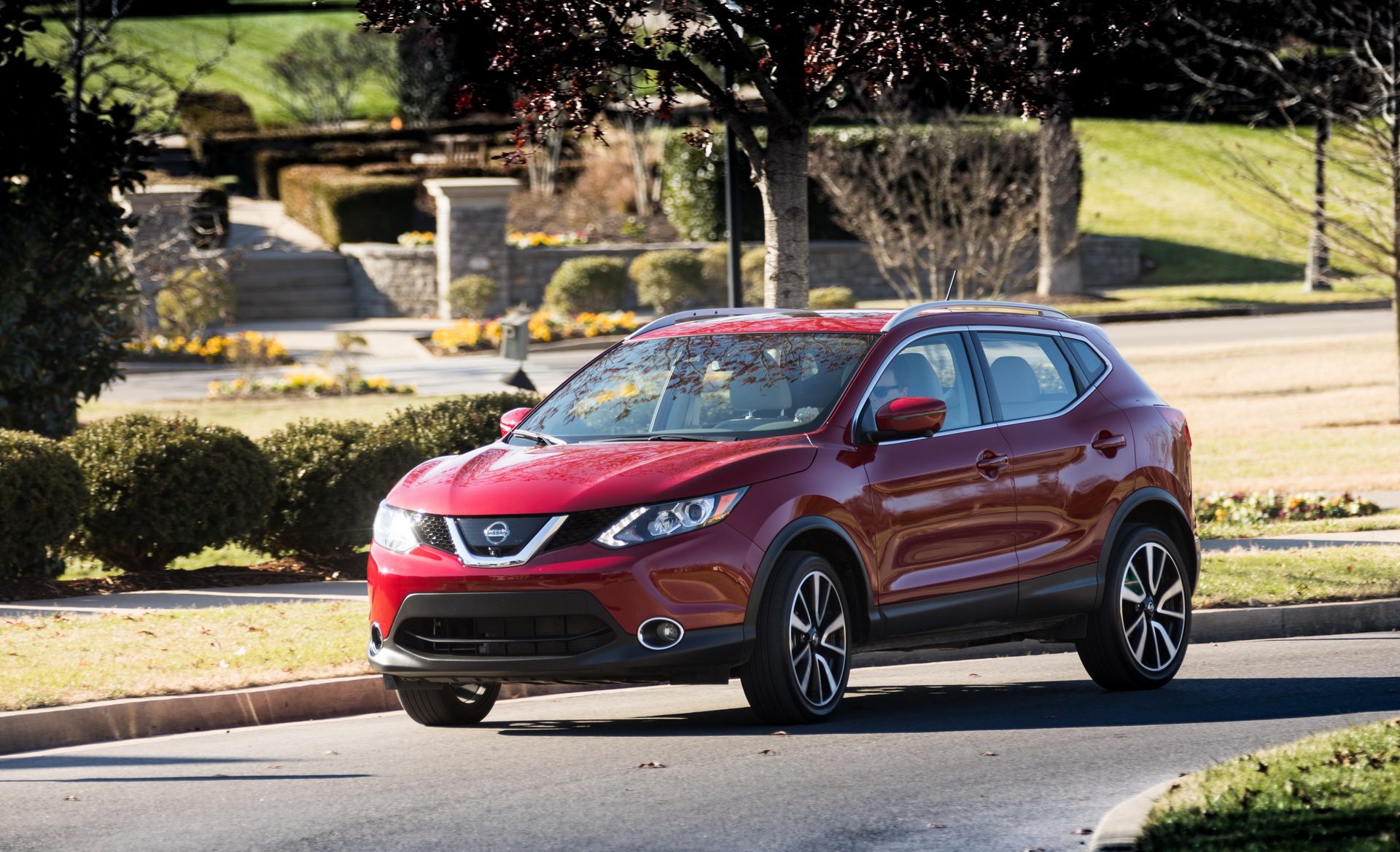 2018-nissan-rogue-sport-8 Base Nissan Rogue Sport Adds More Tech, Gets $470 Price Bump
