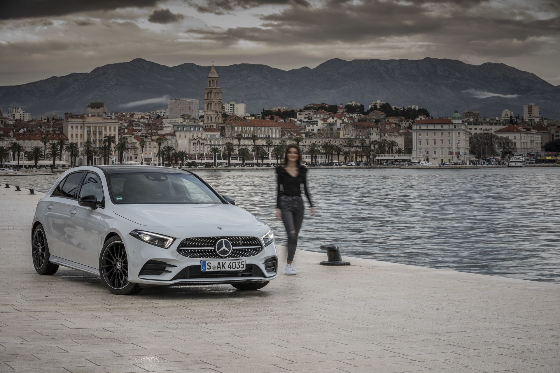 2018_Mercedes_A-Class_18 Mercedes Drops More Photos Of The New 2018 A-Class