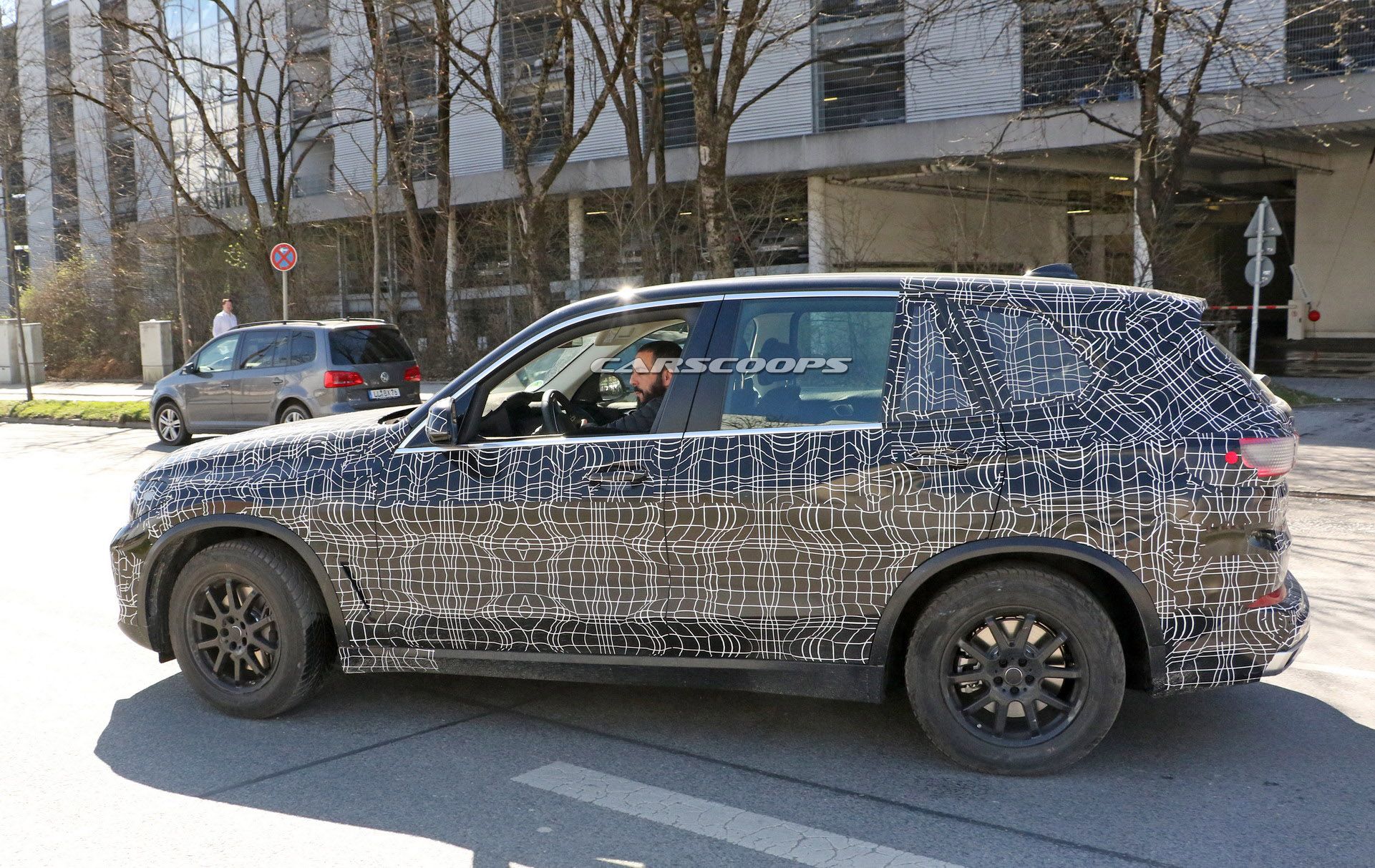 2019-BMW-X5-ScooP19 2019 BMW X5: Everything We Know Plus Our First Good Look Inside