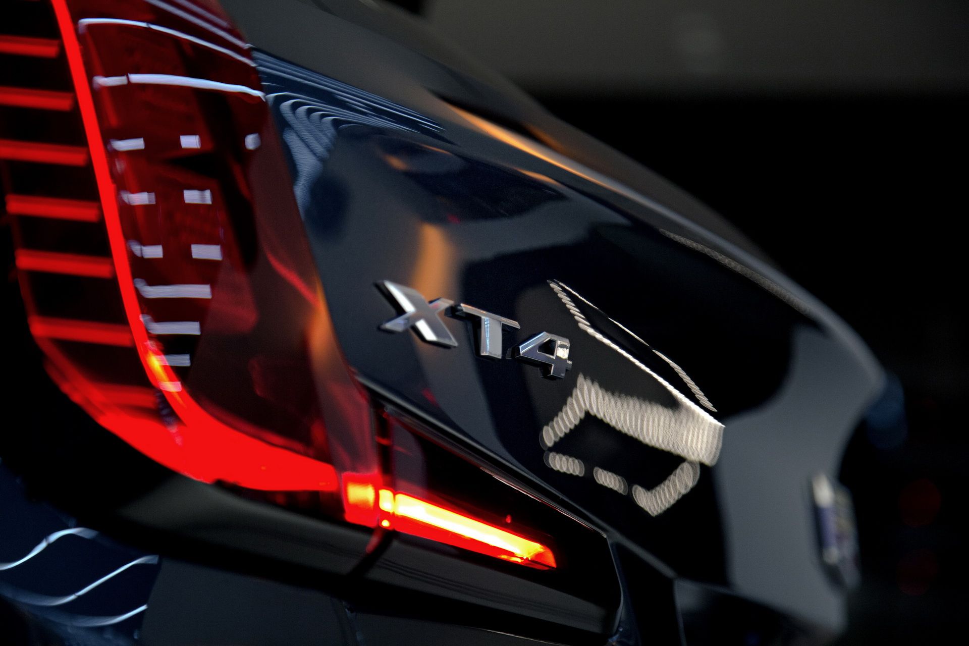 2019-Cadillac-XT4-07 2019 Cadillac XT4 Priced From $41,900 In Canada, Sales Begin This Fall