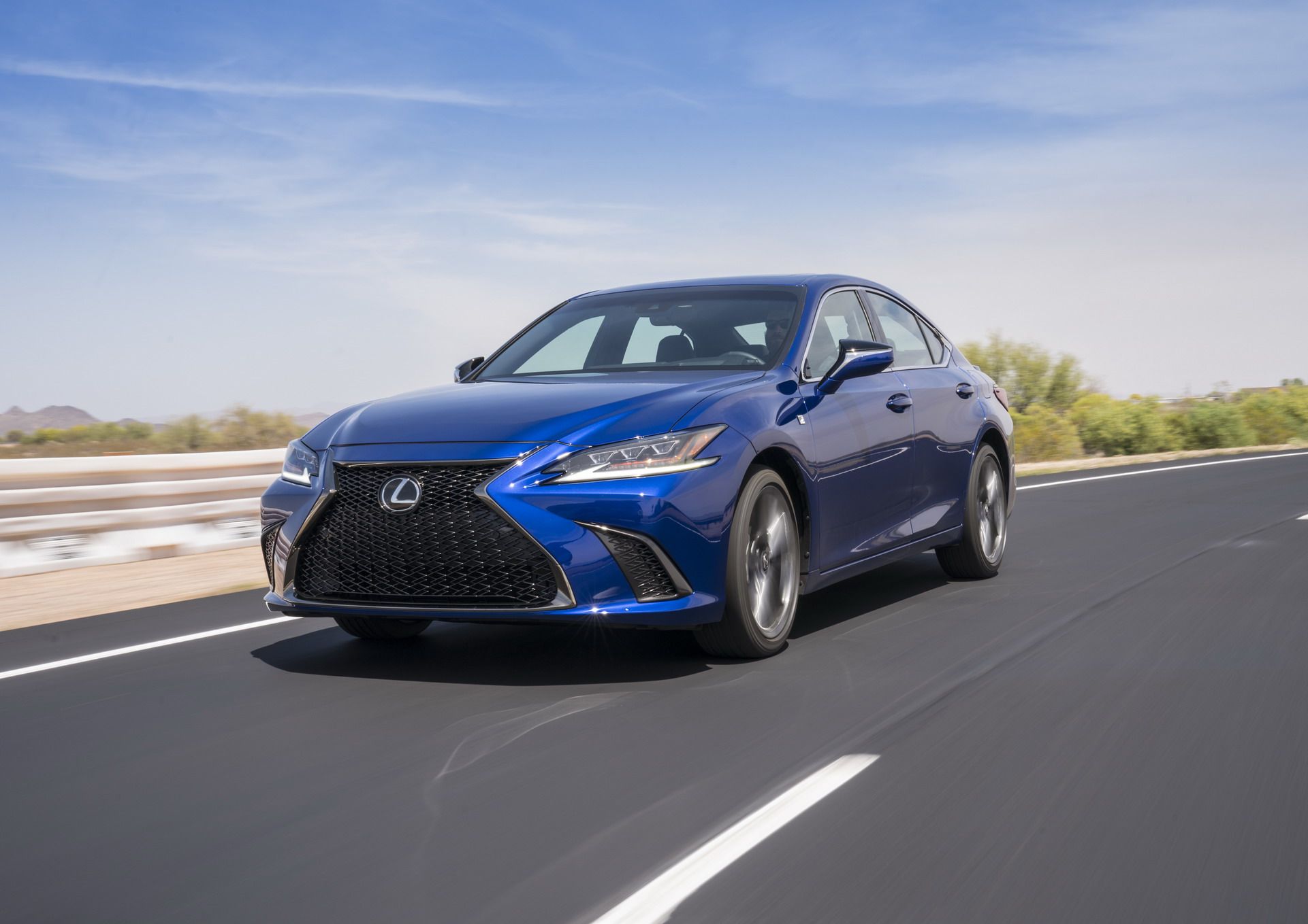 2019-Lexus-ES-4 2019 Lexus ES Arrives With Sleeker Design, New Tech