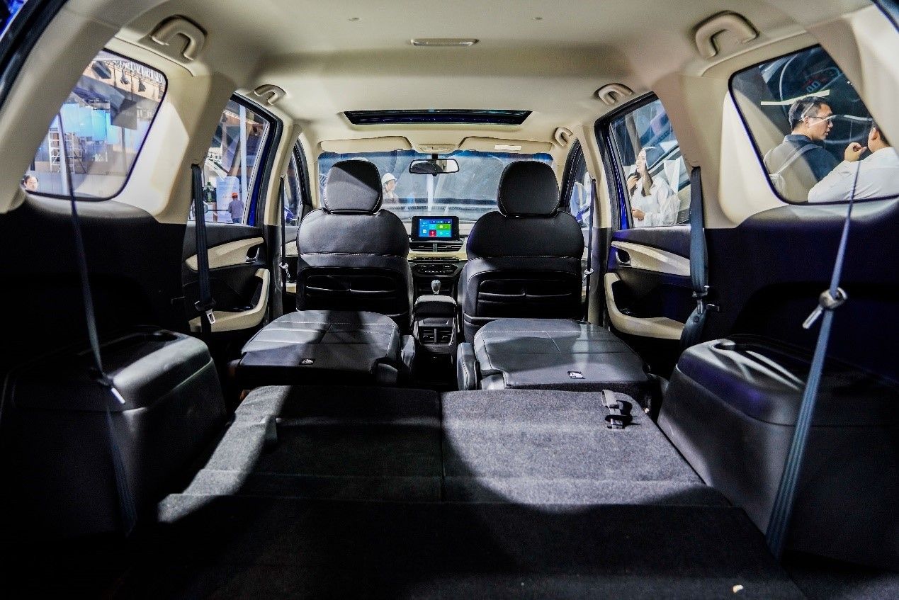 2019-baojun-360-mpv-china-5 GM’s Baojun 360 MPV Is An Estate That Wants To Be A Minivan