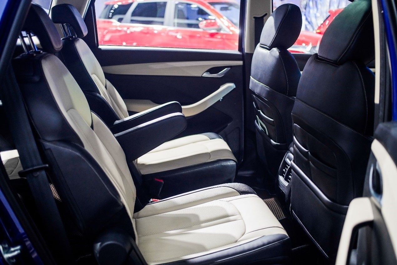 2019-baojun-360-mpv-china-6 GM’s Baojun 360 MPV Is An Estate That Wants To Be A Minivan