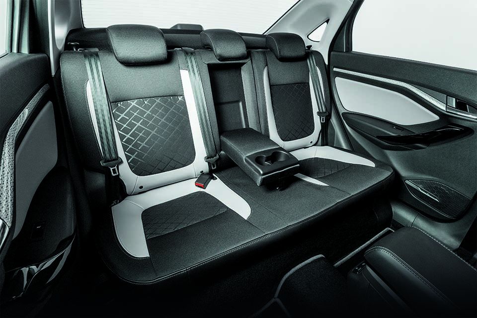 2019-lada-vesta-cross-sedan-16 New Lada Vesta Cross Sedan Has More Road Clearance Than A RAV4