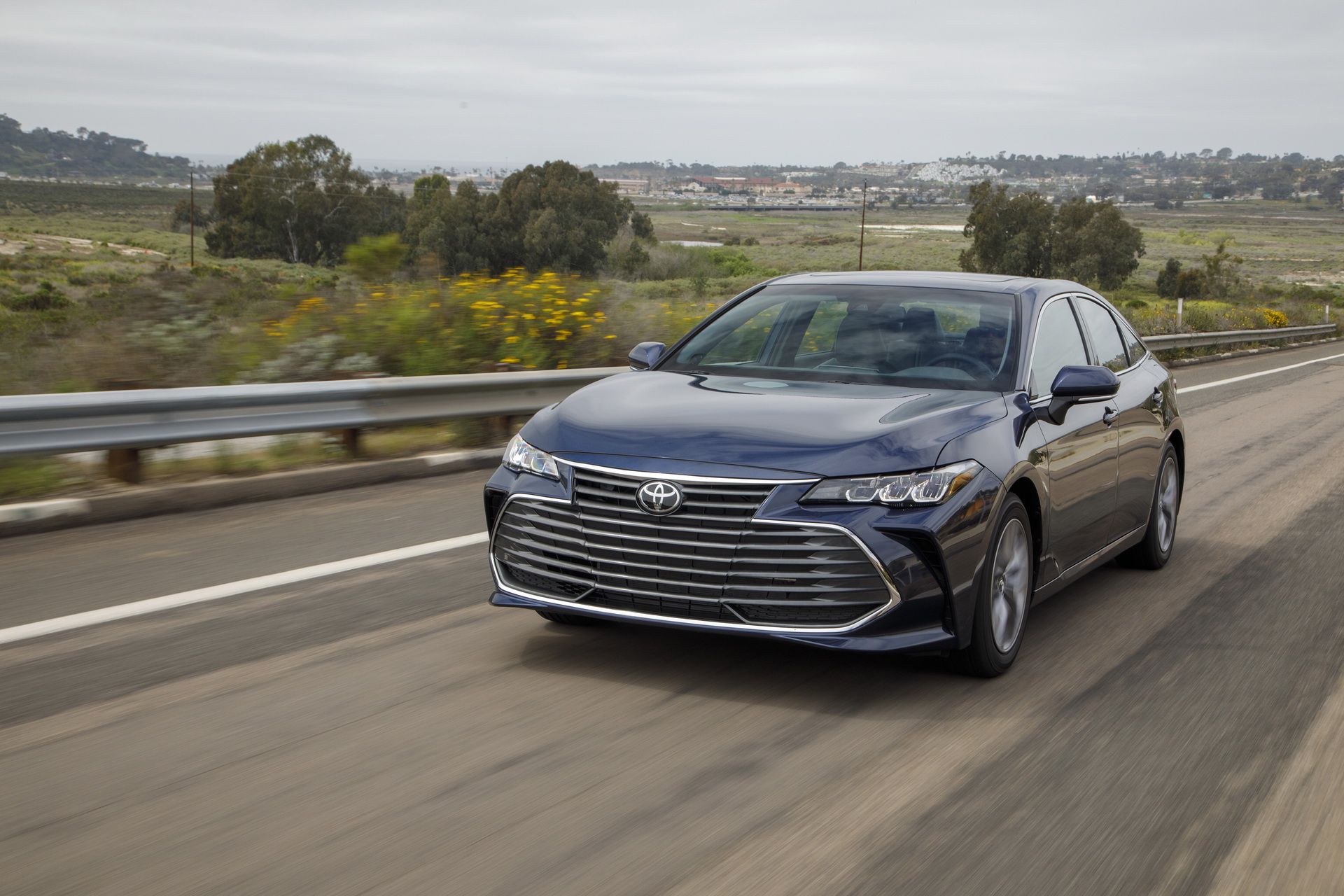 2019-toyota-avalon-pricing-specs-18 2019 Toyota Avalon: Full Pricing Details, Starts From $35,500