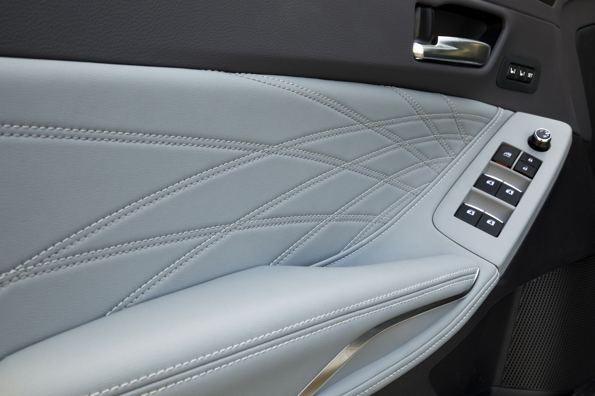 2019-toyota-avalon-pricing-specs-8 2019 Toyota Avalon: Full Pricing Details, Starts From $35,500