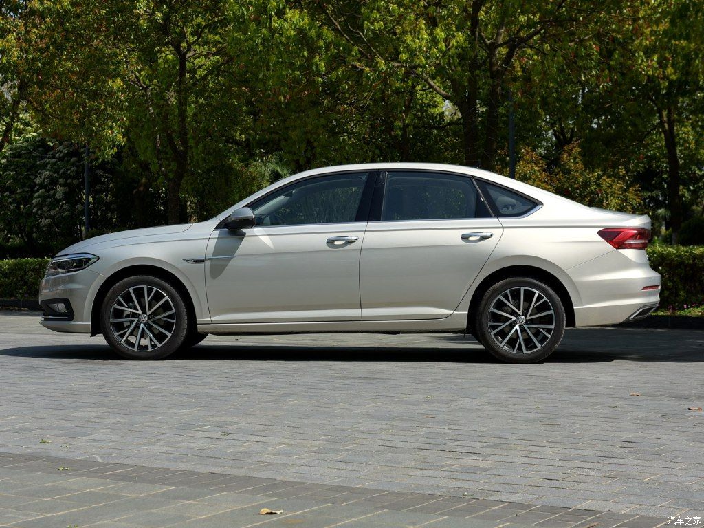 2019-volkswagen-lavida-plus-china-4 Volkswagen Lavida Plus Debuts With Arteon-Inspired Looks And MQB Underpinnings