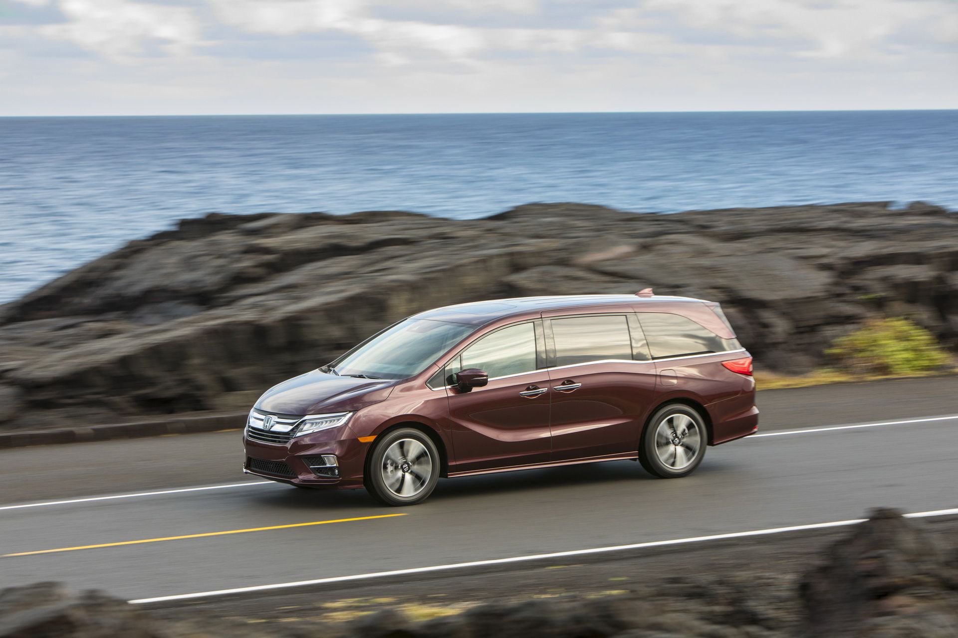 2019_Honda_Odyssey_04 2019 Honda Odyssey Goes On Sale, Priced From $31,065