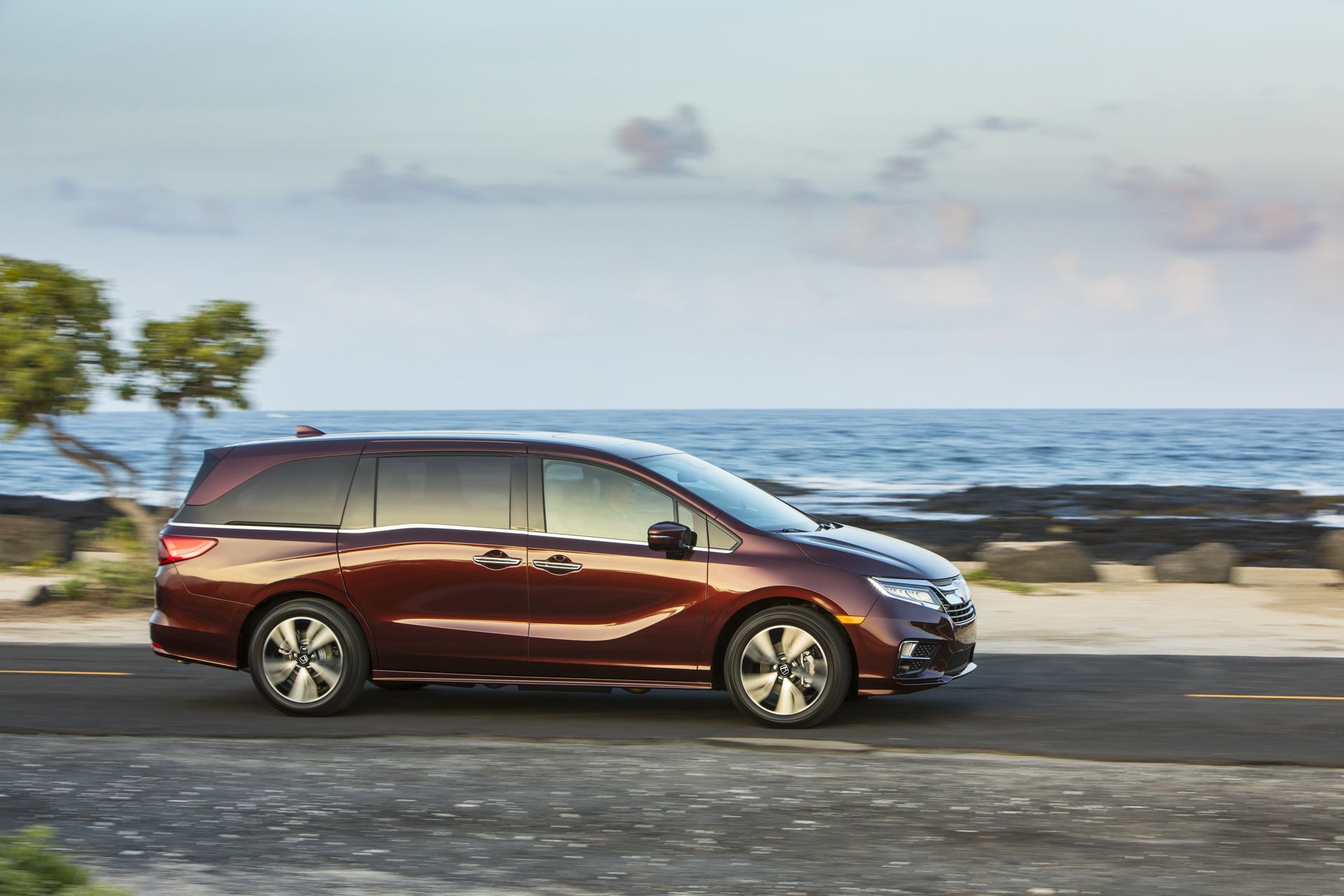 2019_Honda_Odyssey_06 2019 Honda Odyssey Goes On Sale, Priced From $31,065