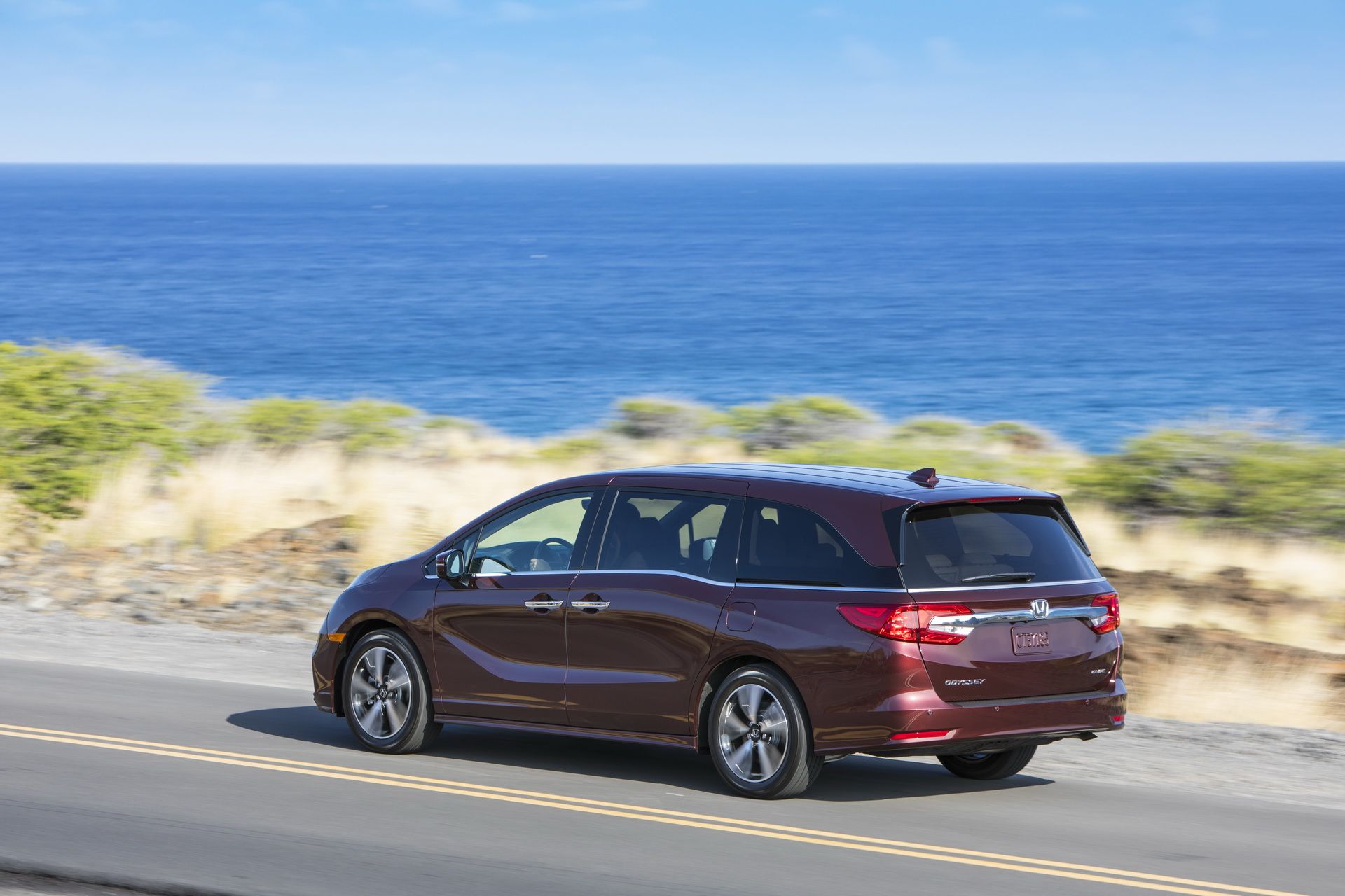 2019_Honda_Odyssey_07 2019 Honda Odyssey Goes On Sale, Priced From $31,065