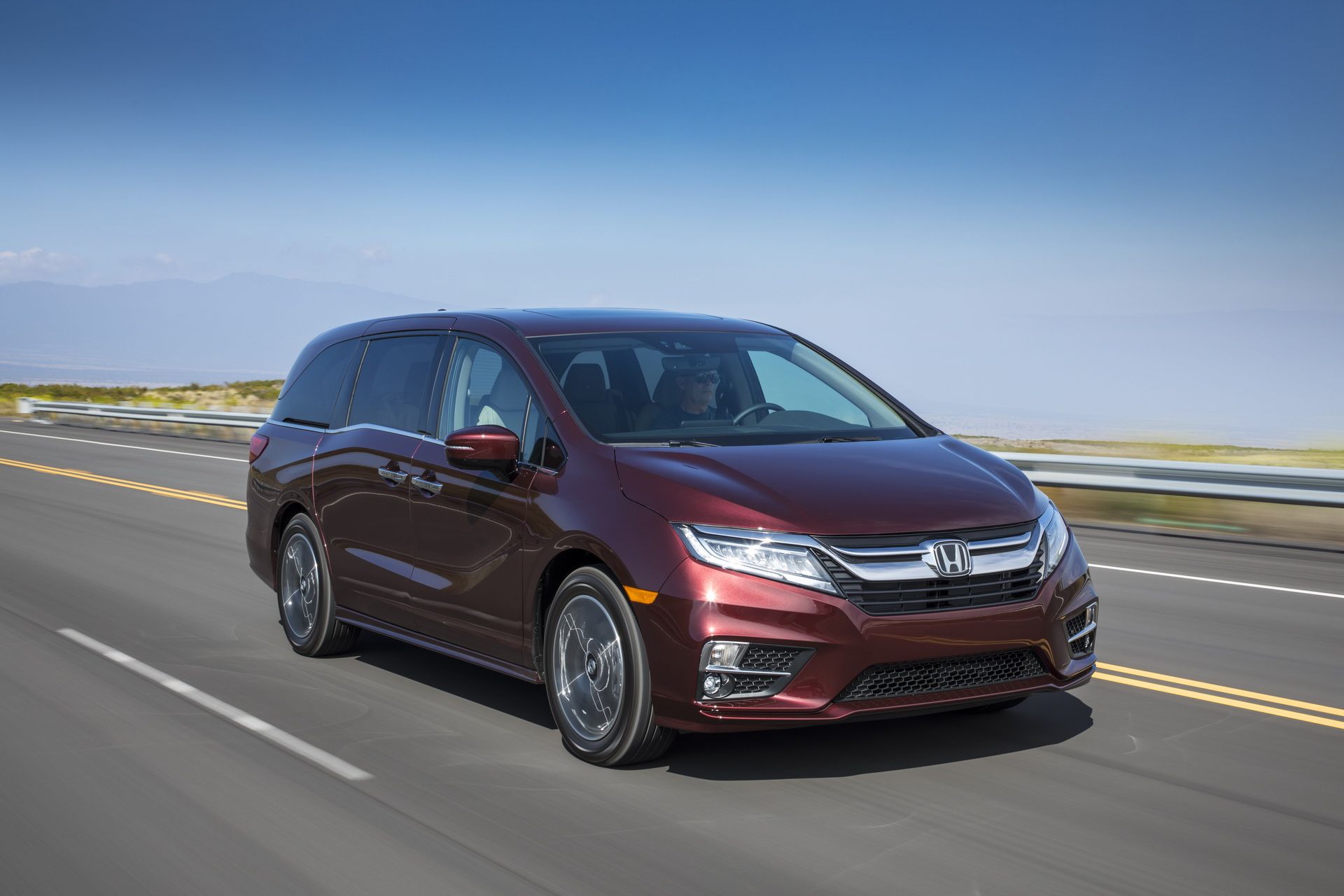 2019_Honda_Odyssey_09 2019 Honda Odyssey Goes On Sale, Priced From $31,065