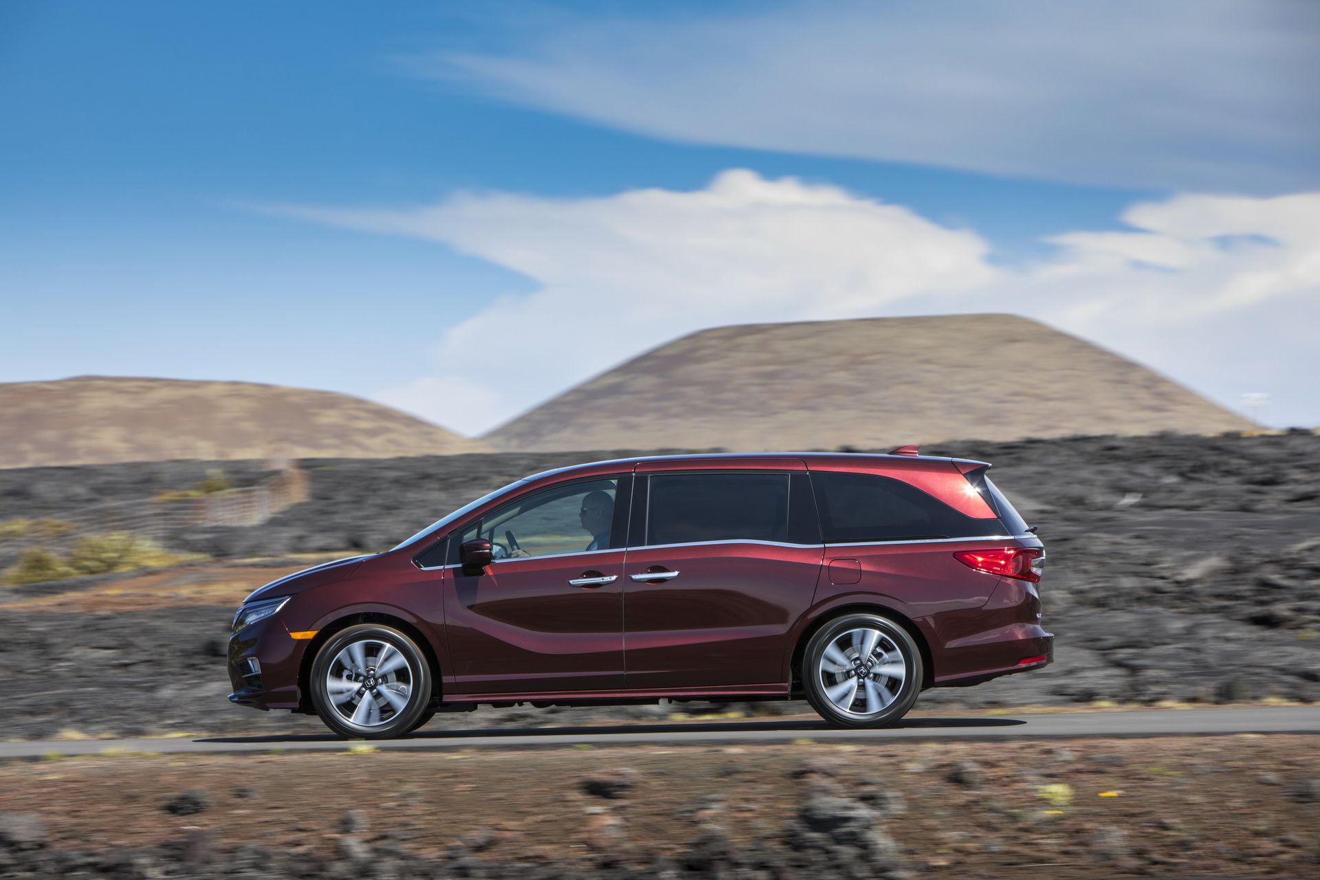 2019_Honda_Odyssey_10 2019 Honda Odyssey Goes On Sale, Priced From $31,065