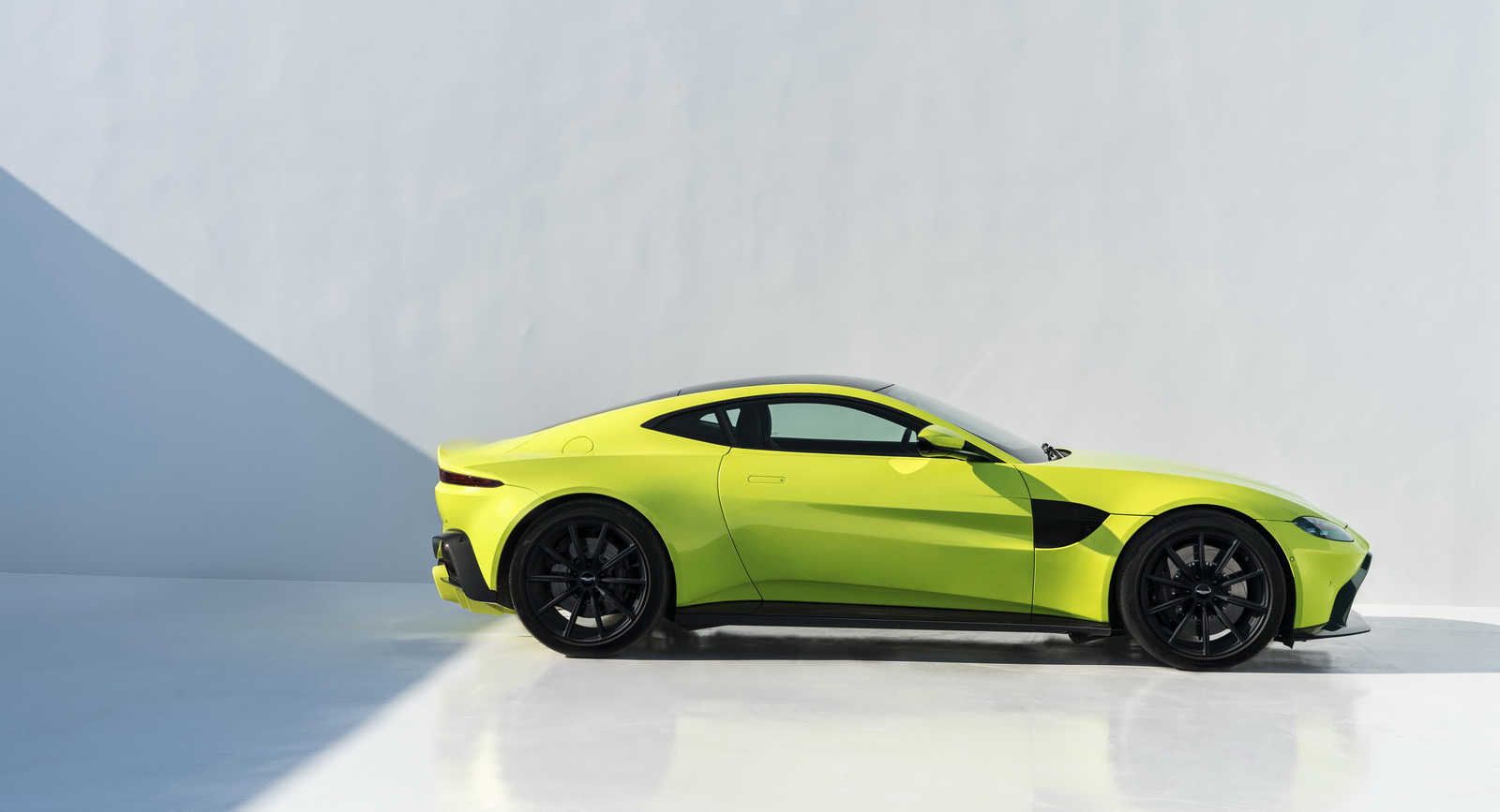 Aston Martin Vantage The Aston Martin Vantage’s Controversial Face Actually Serves A Purpose