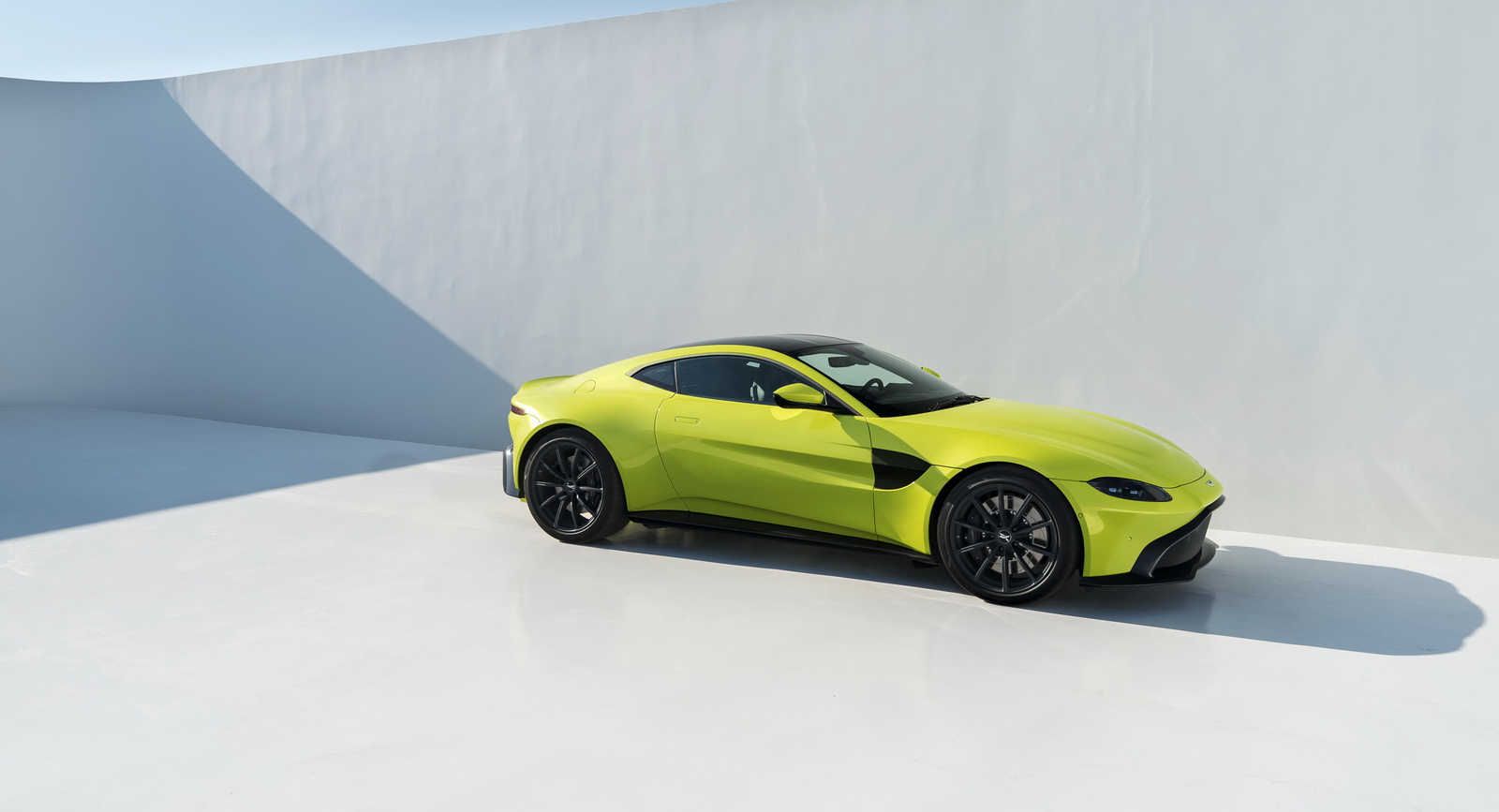 Aston Martin Vantage The Aston Martin Vantage’s Controversial Face Actually Serves A Purpose