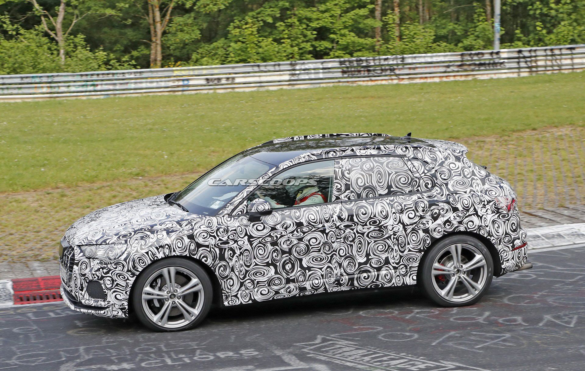 Audi-RS-Q3-4 Possible Audi RS Q3 Prototype Spotted With 394 HP